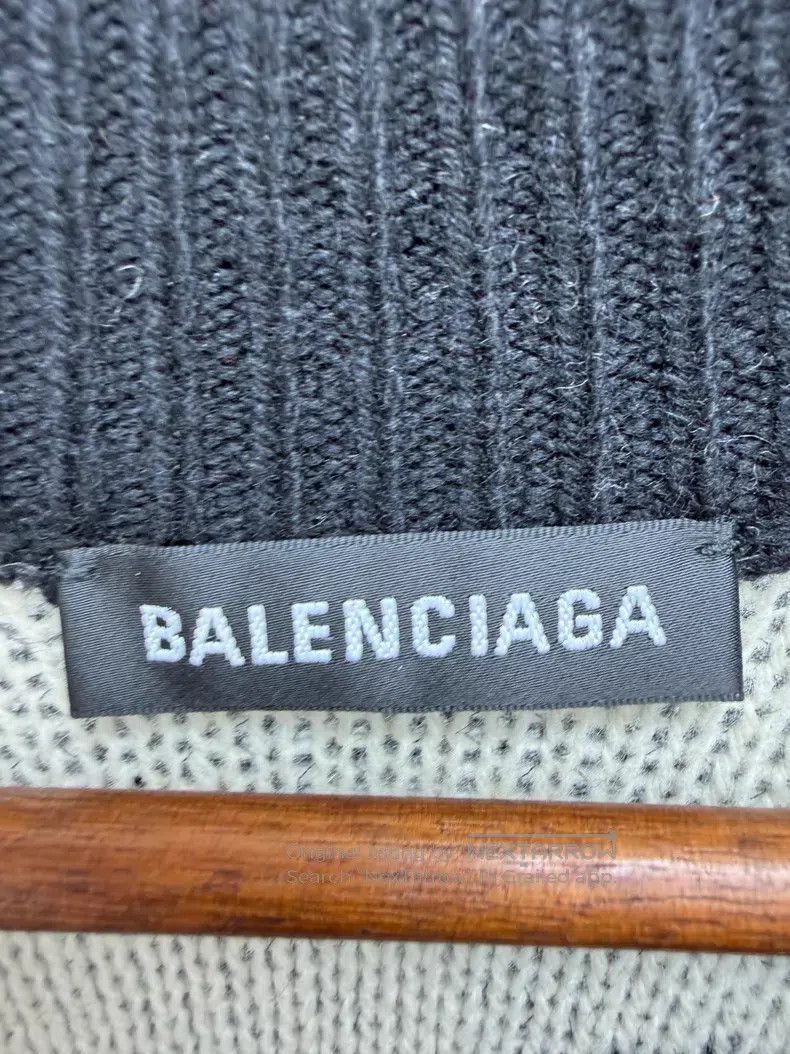 Balenciaga Balenciaga Black Logo Printed V-Neck Oversize Sweater Size US XS / EU 42 / 0 - 6 Thumbnail