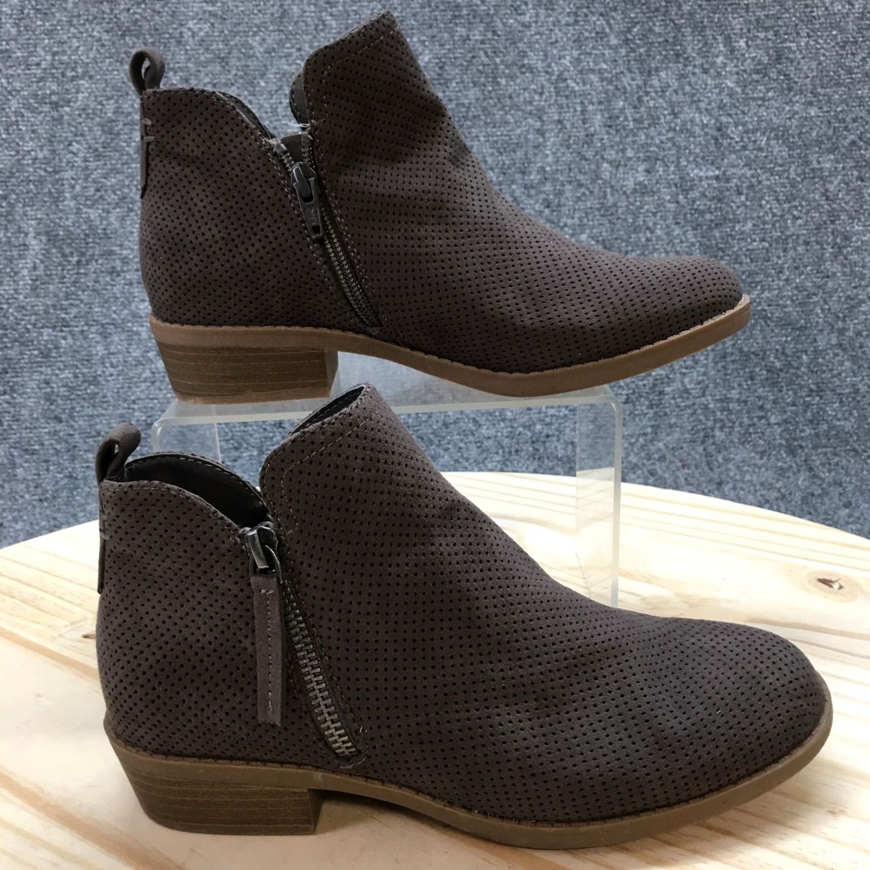 Vintage Universal Thread Boots Womens Dylan Perf Side Zip Heels Ankle Bootie Brown Size US 6 / IT 36 - 2 Thumbnail