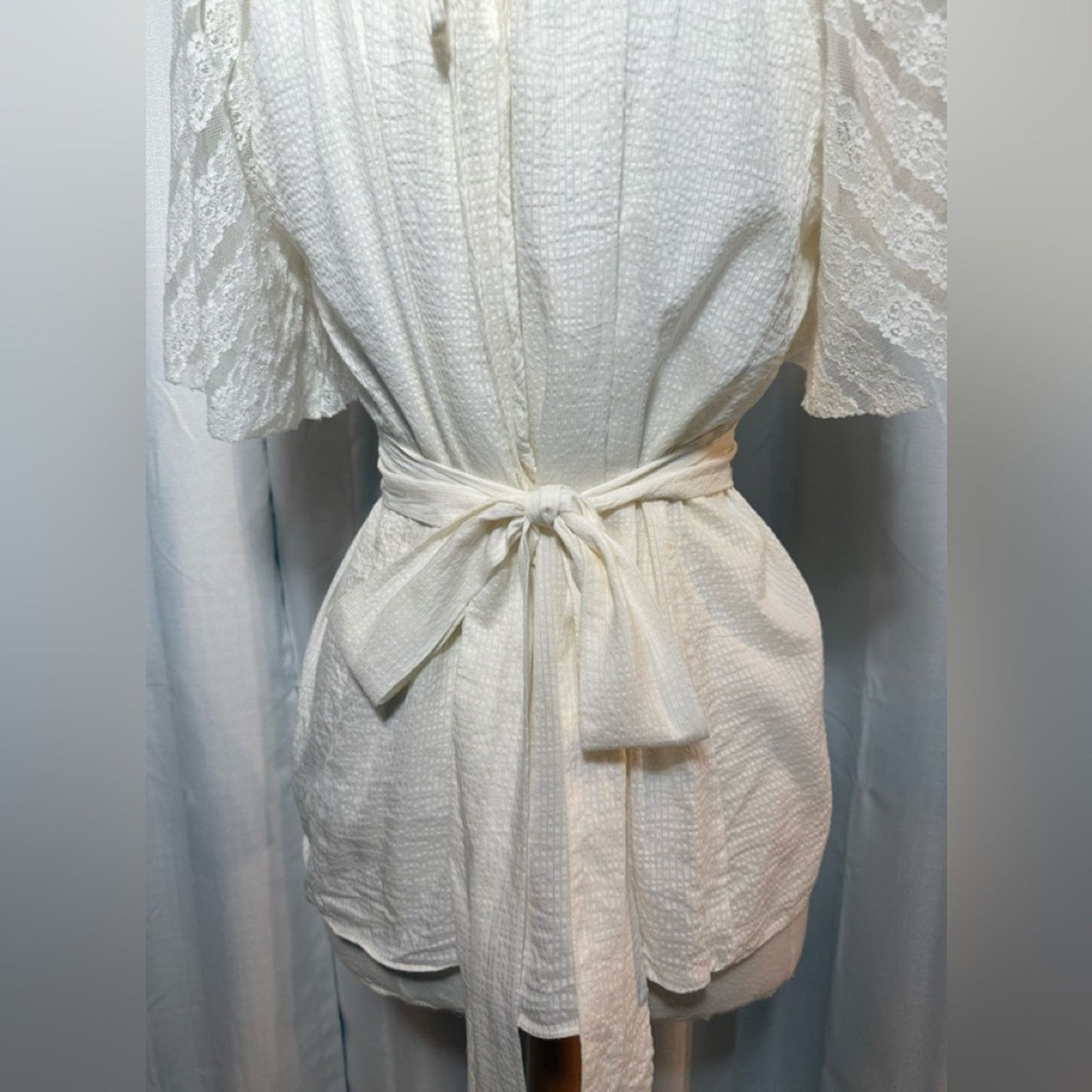 & Other Stories Chic White Lace Flutter Sleeve Blouse Size L / US 10 / IT 46 - 5 Thumbnail