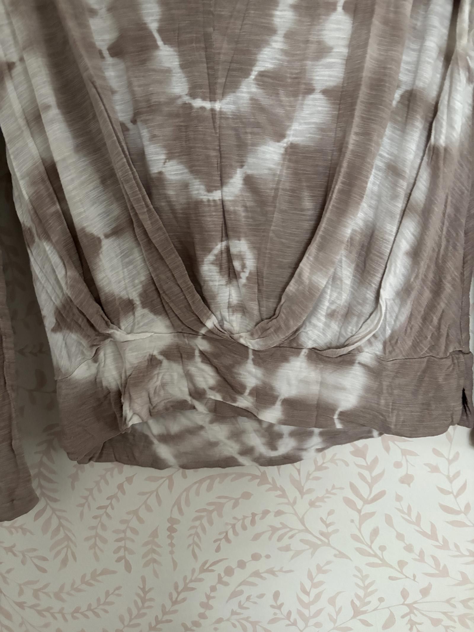 Designer EUC Y2K Tie-Dye Long Sleeve Top by Young, Fabulous & Broke M Size M / US 6-8 / IT 42-44 - 4 Thumbnail