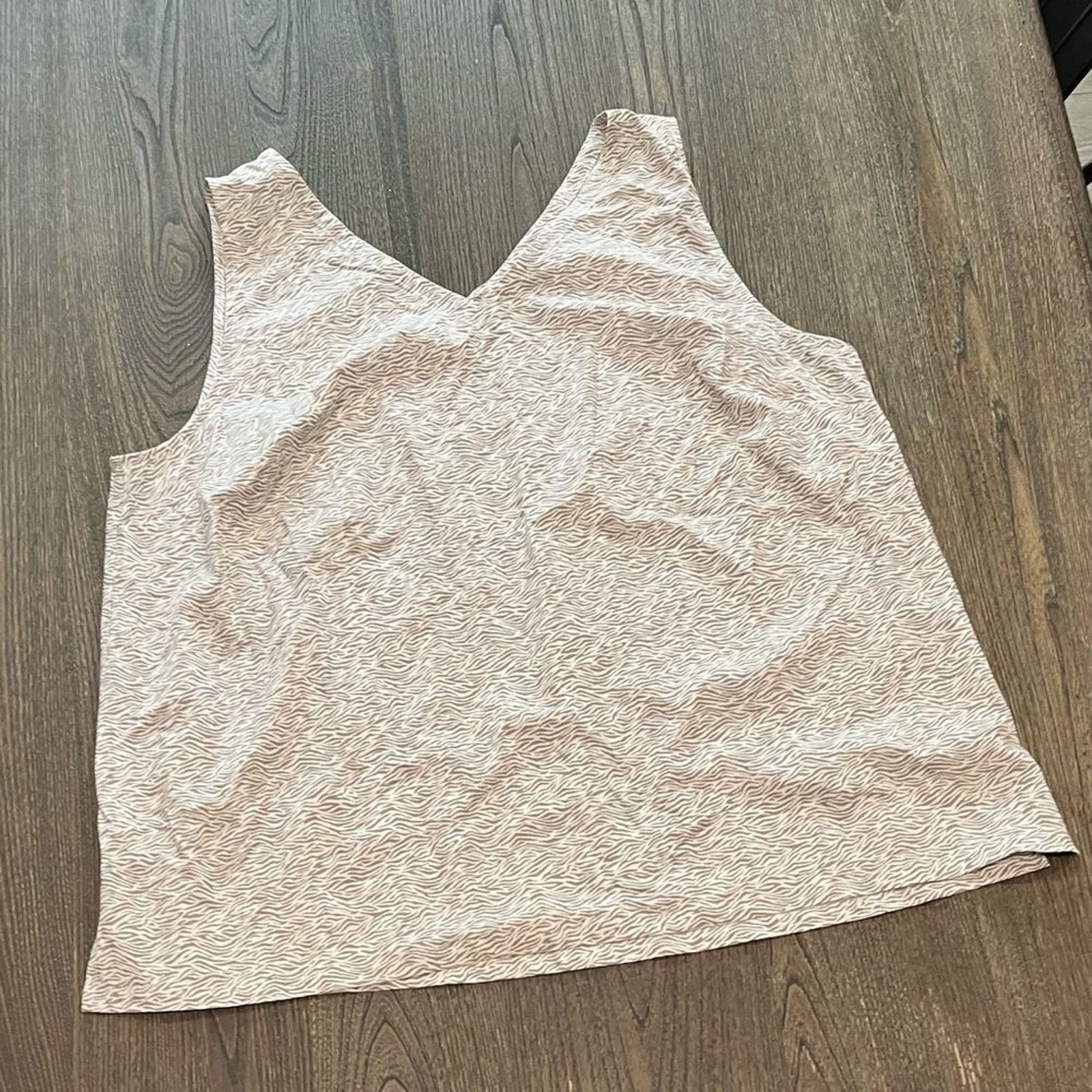 Eddie Bauer NWOT Eddie Bauer Cream Taupe Zebra Print Tank Top Size 1X Size XL / US 12-14 / IT 48-50 - 1 Thumbnail