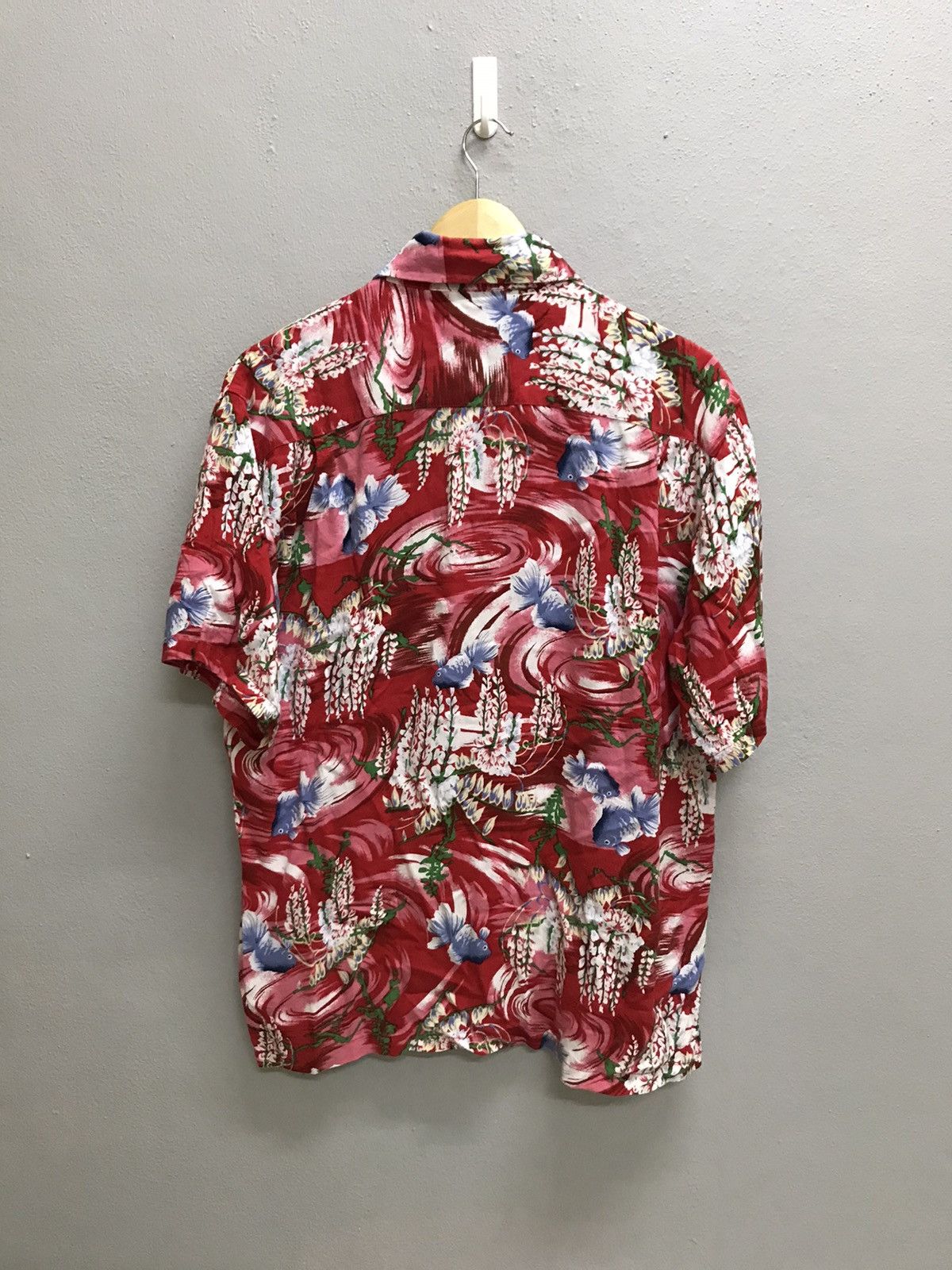 Japanese Brand VINTAGE NICXSIXX GOLD FISH HAWAIIAN RAYON SHIRT BUTTON UP Size US M / EU 48-50 / 2 - 6 Thumbnail