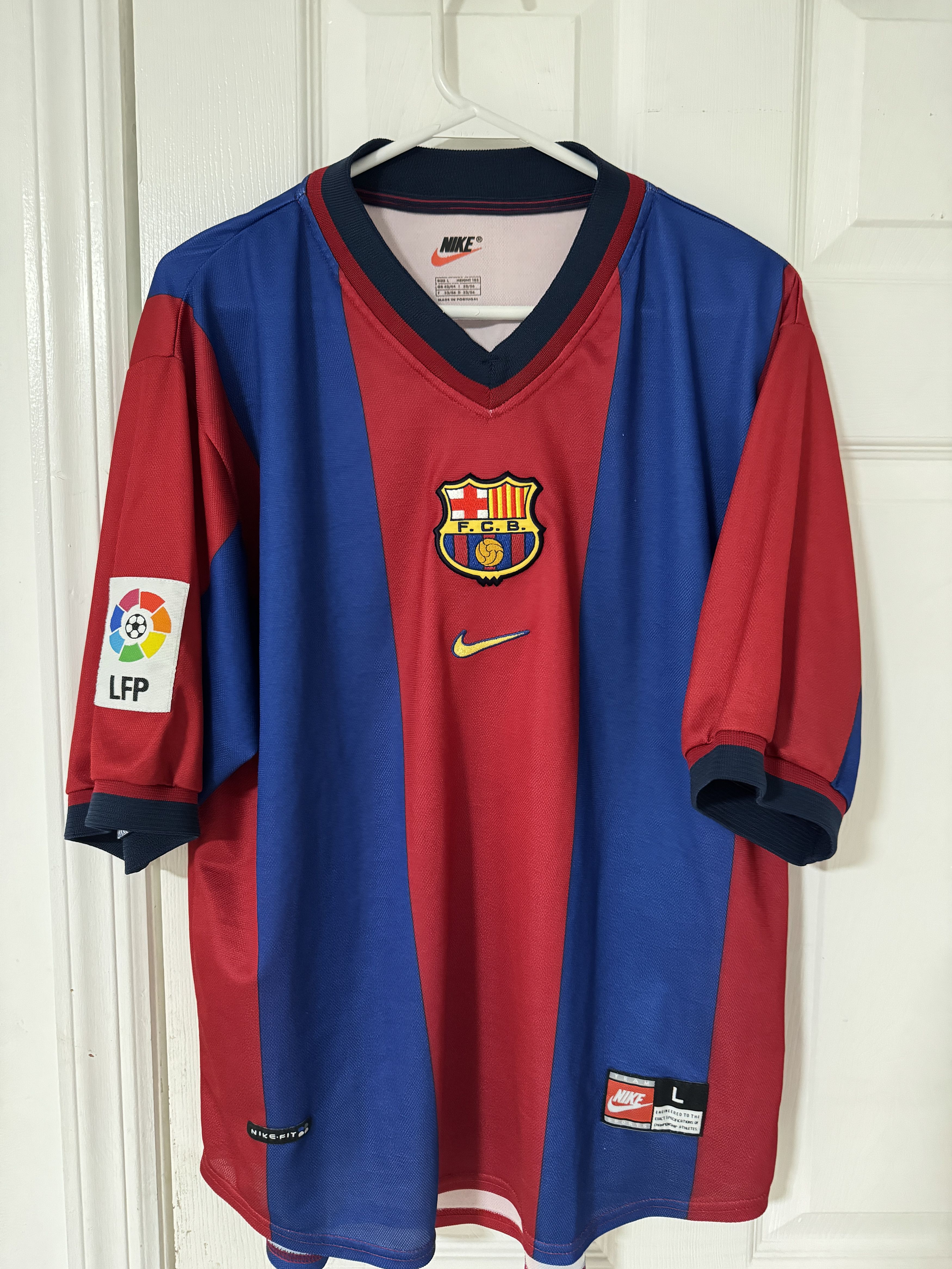 Nike FC BARCELONA 1998/99 HOME JERSEY MENS SIZE L #11 RIVALDO Size US L / EU 52-54 / 3 - 1 Thumbnail