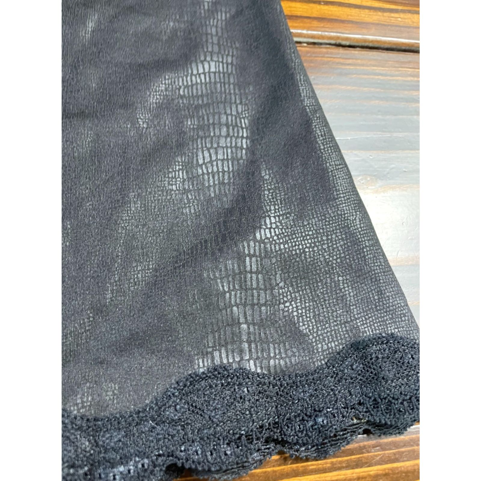 Calvin Klein Calvin Klein Tank Top Womens Small Black Lace Snakeskin Sleeveless Scoop Neck Casual Modern 90s? Size S / US 4 / IT 40 - 4 Thumbnail