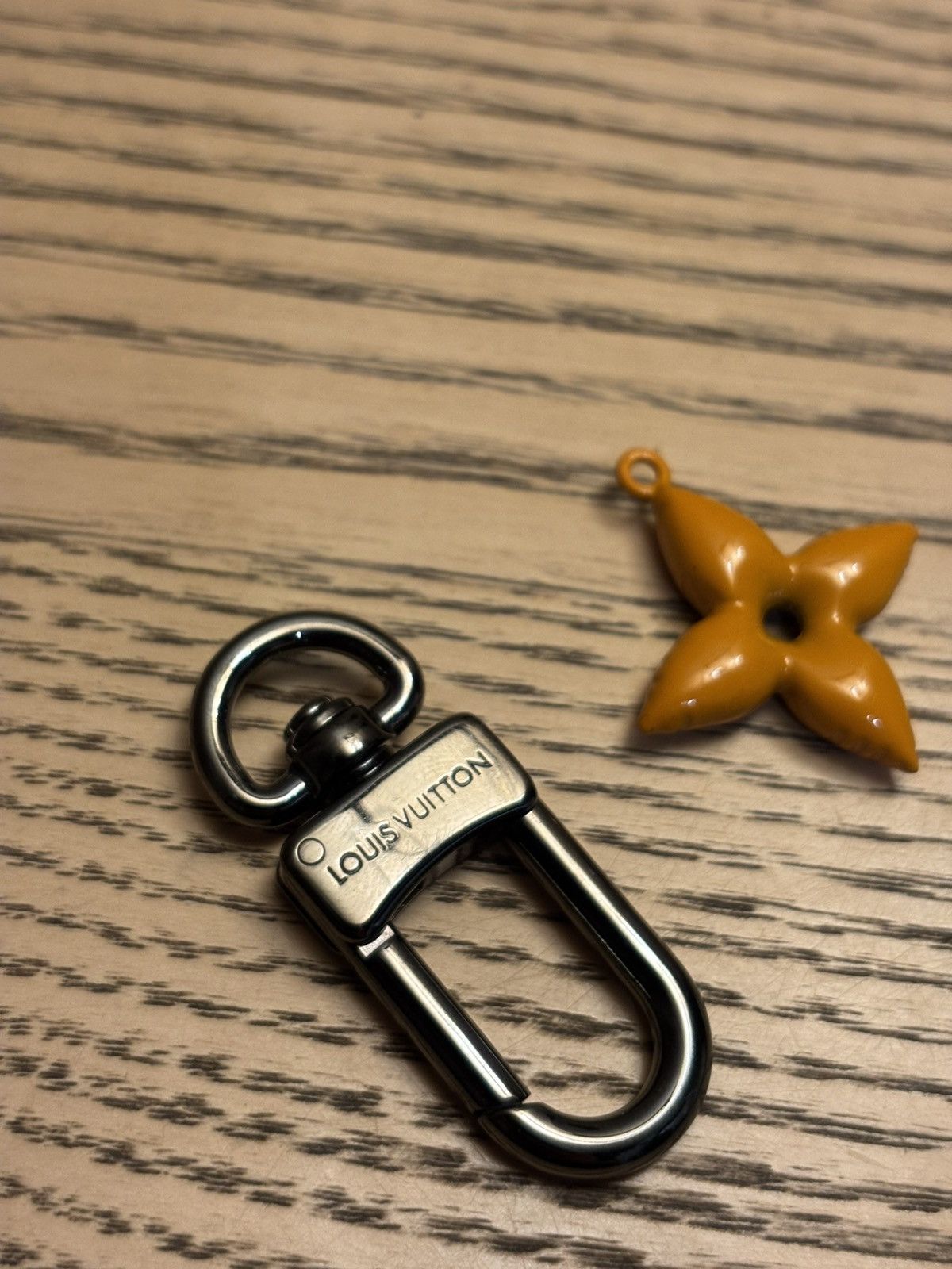 Louis Vuitton Louis vuitton charm Size ONE SIZE - 3 Thumbnail