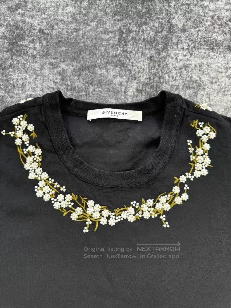 Givenchy Givenchy Collar Floral Embroidered Short-Sleeve Size US S / EU 44-46 / 1 - 5 Thumbnail