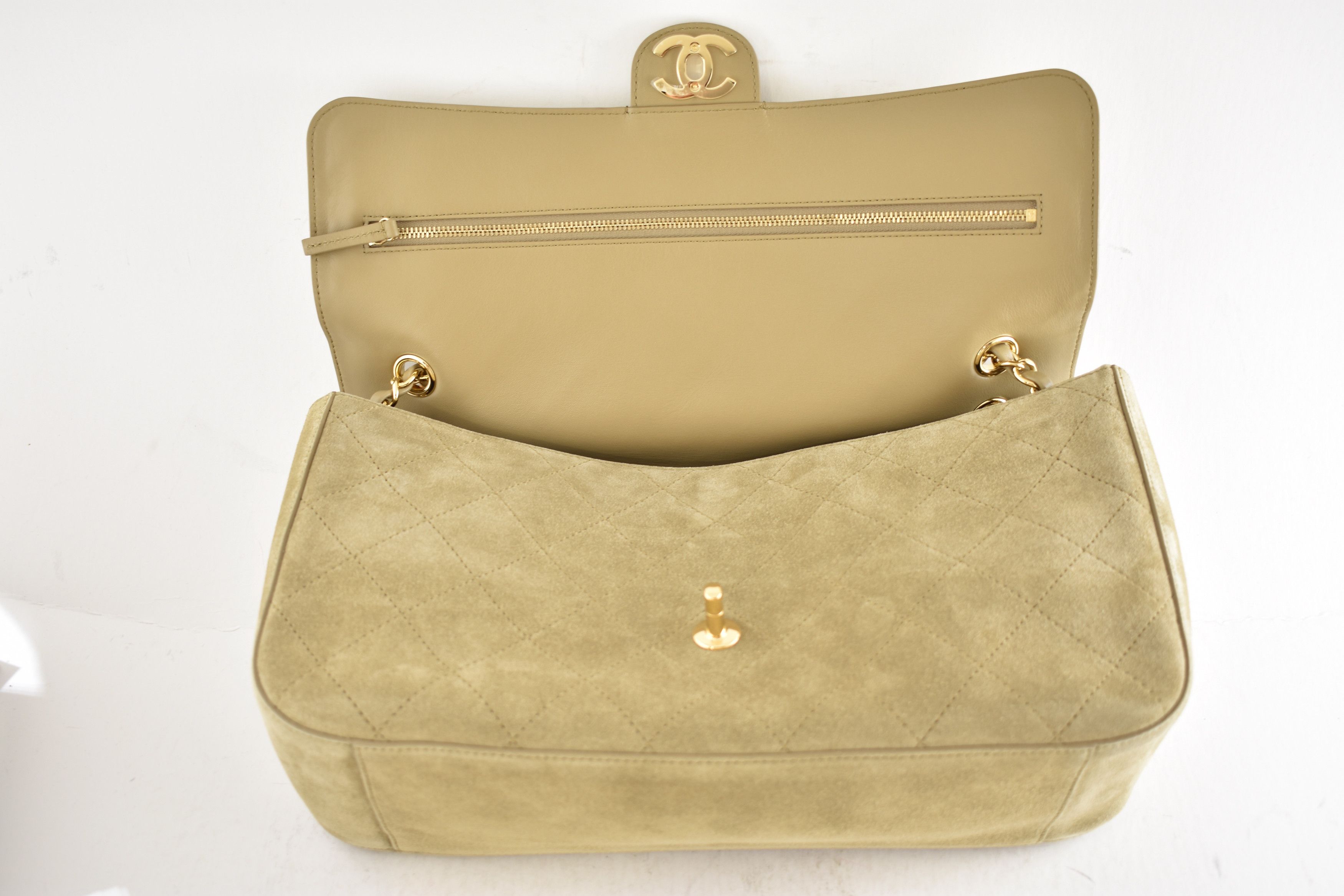 Chanel 26S Maxi Souplissimo Medium Jumbo Suede CC Logo Flap Bag Size ONE SIZE - 18 Thumbnail