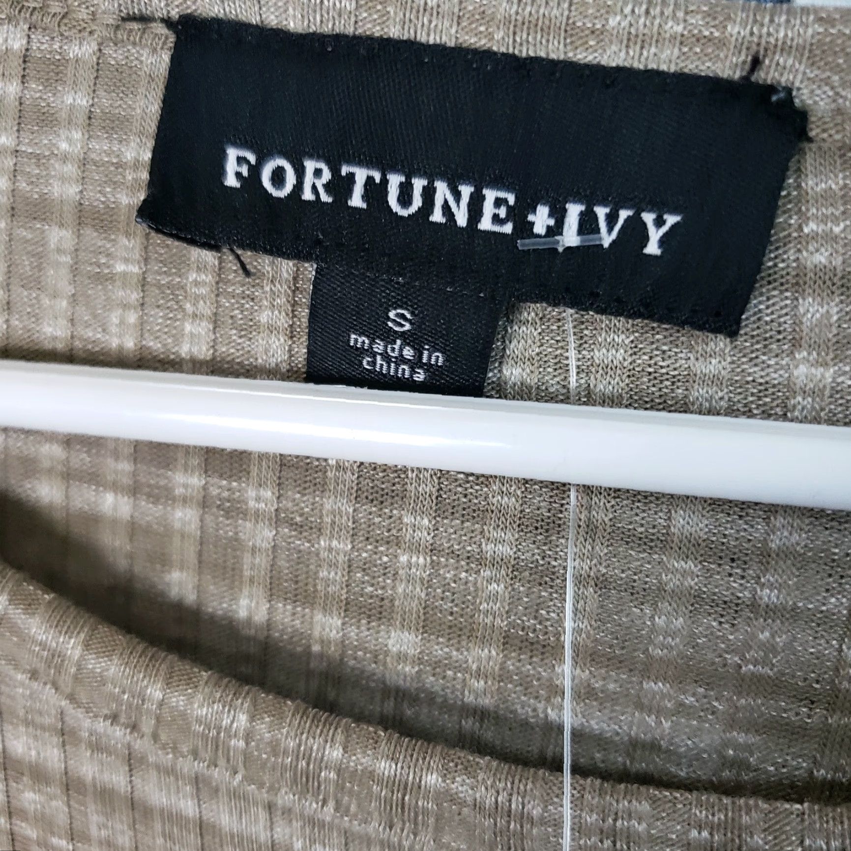 Vintage Fortune + Ivy Keira Button Detail Knit Top Blouse Womens S Small Taupe Brown 3/4 Sleeve Round Neck Pullover Knit Top Vintage No Mens Womens Size S / US 4 / IT 40 - 8 Thumbnail