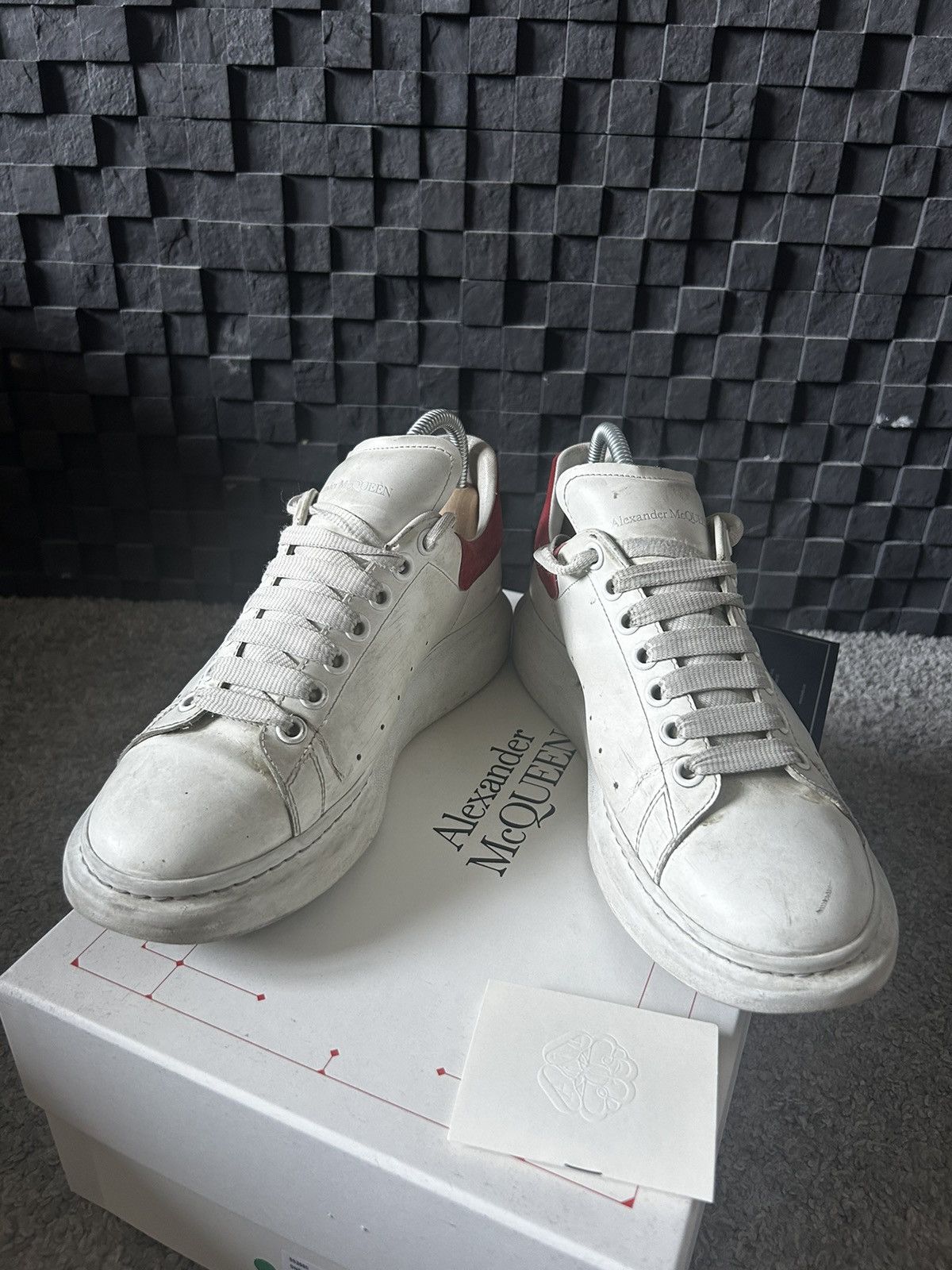 Alexander McQueen Alexander mcqueen sneaker white/ lust red Size US 8 / EU 41 - 2 Thumbnail