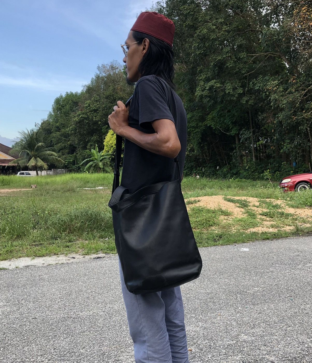 Genuine Leather ZAPPELIN LEATHER SLINGBAG/HANDCARRY BAG Size ONE SIZE - 9 Thumbnail