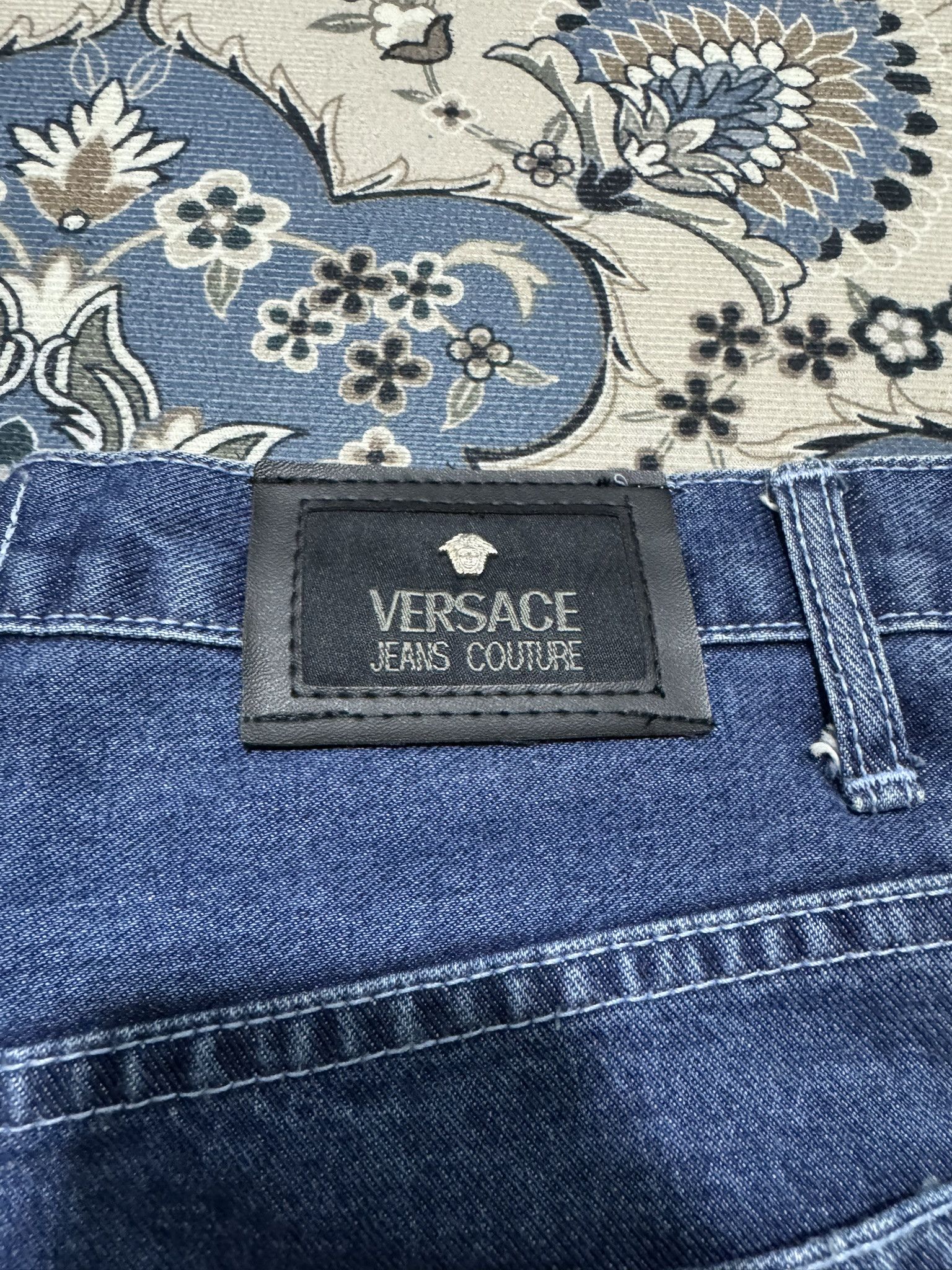 Versace × Versace Jeans Couture × Vintage Vintage Versace Jeans Couture Classic Blue Denim Jeans Size US 34 / EU 50 - 3 Thumbnail