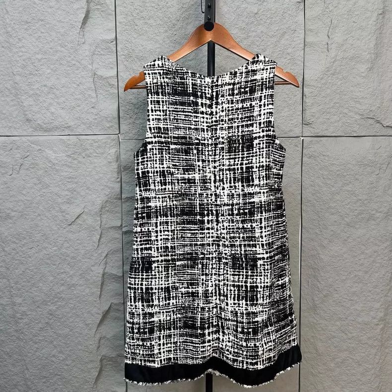 Prada Prada Sleeveless small fragrance dress Size M / US 6-8 / IT 42-44 - 2 Thumbnail