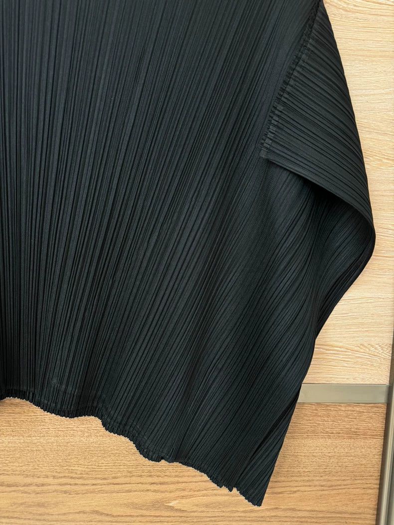 Issey Miyake Issey Miyake size:3 Black asymmetrical top Size M / US 6-8 / IT 42-44 - 2 Thumbnail