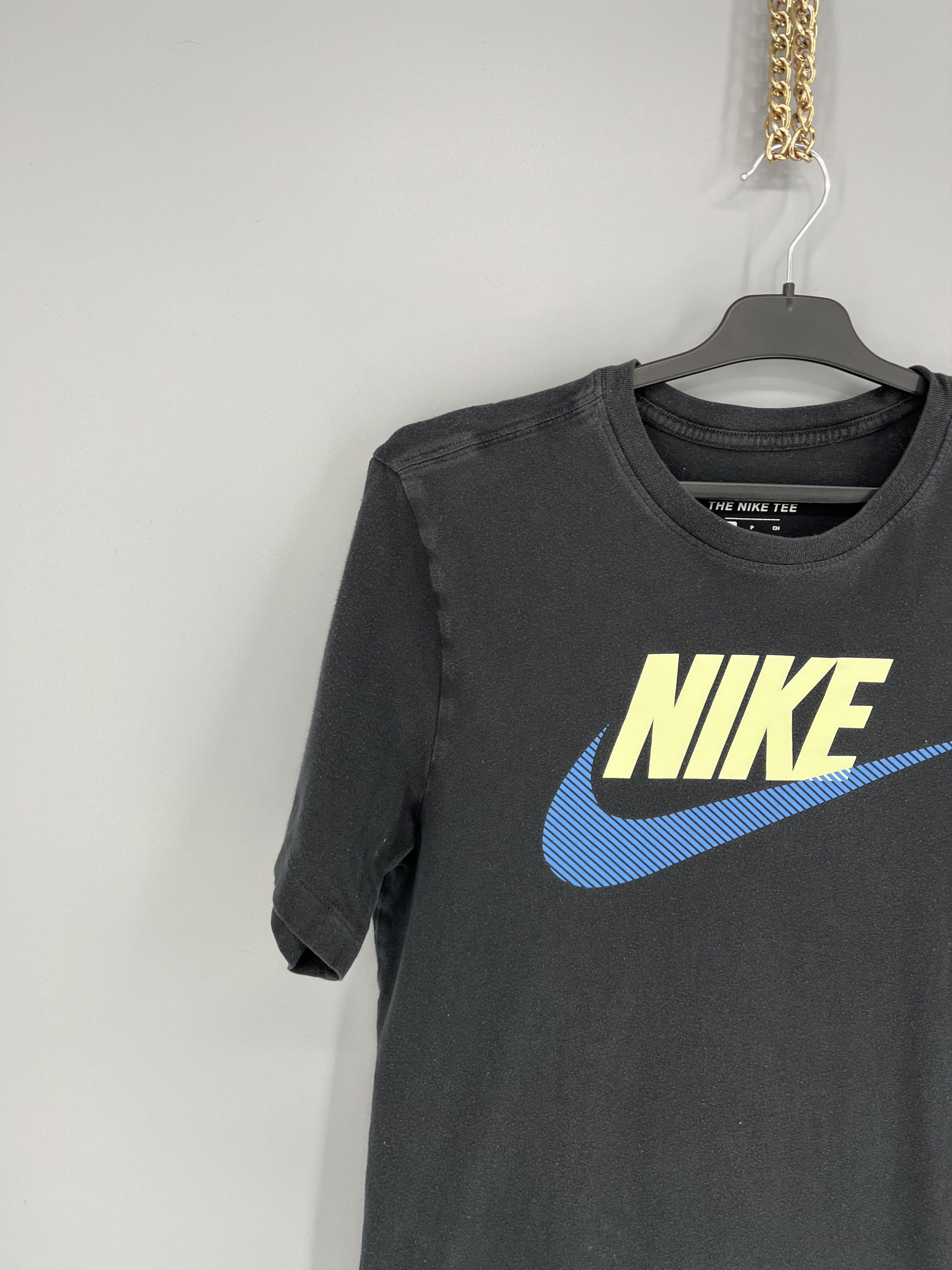 Nike Vintage Y2K Nike Center Swoosh Logo T-Shirt Size US S / EU 44-46 / 1 - 4 Thumbnail