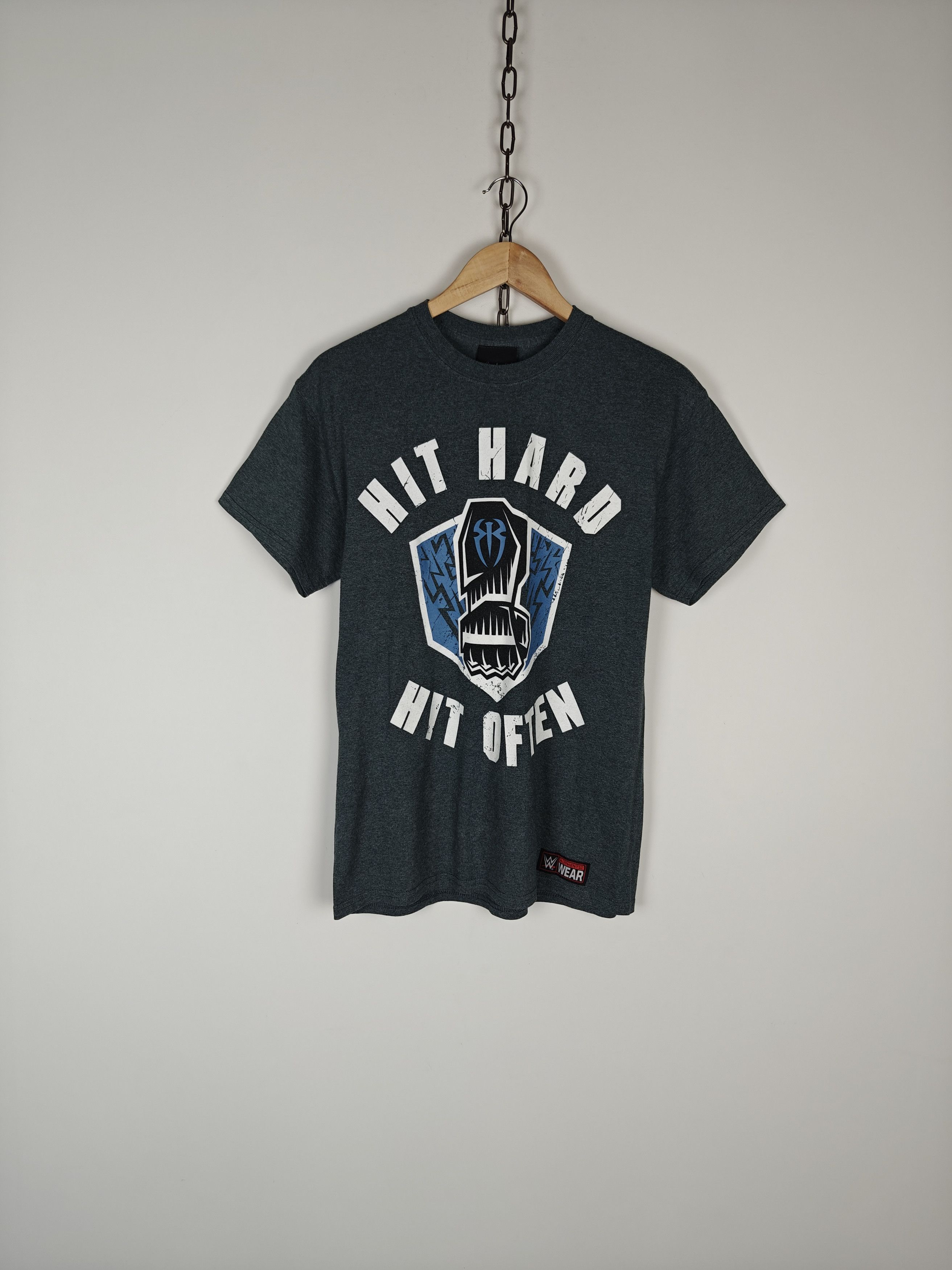 WWE WWE T-Shirt Merch Roman Reigns Hit Hard Gray size M Size US M / EU 48-50 / 2 - 3 Thumbnail