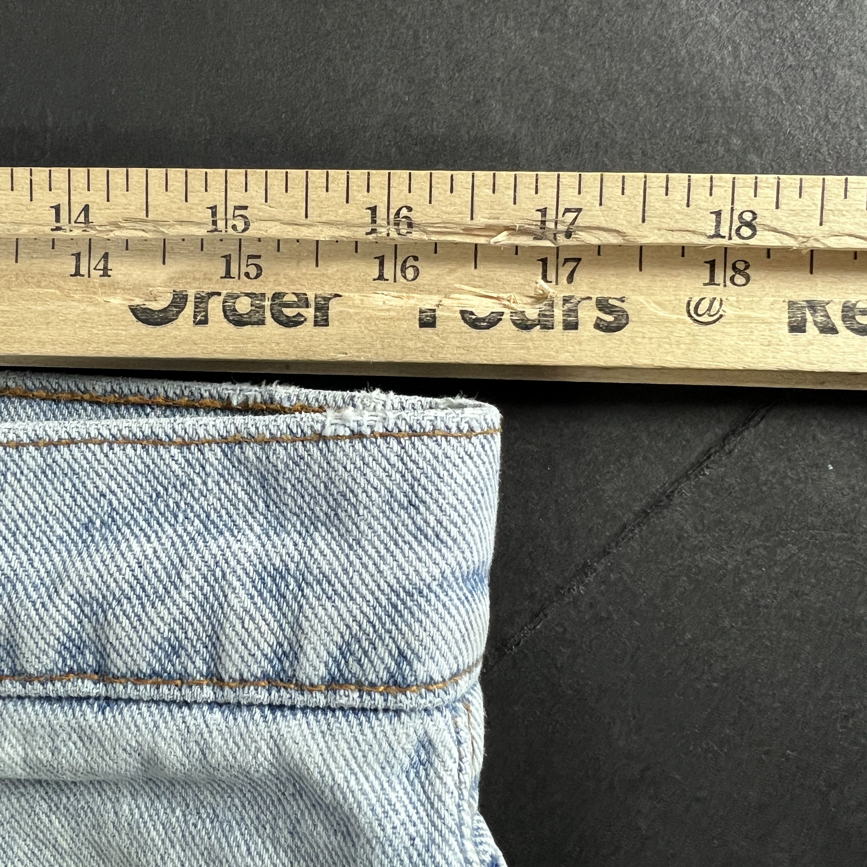 Levi's × Vintage VTG 90s Levi's Jeans 550 Relaxed Straight Light Blue Denim Size US 33 - 23 Thumbnail
