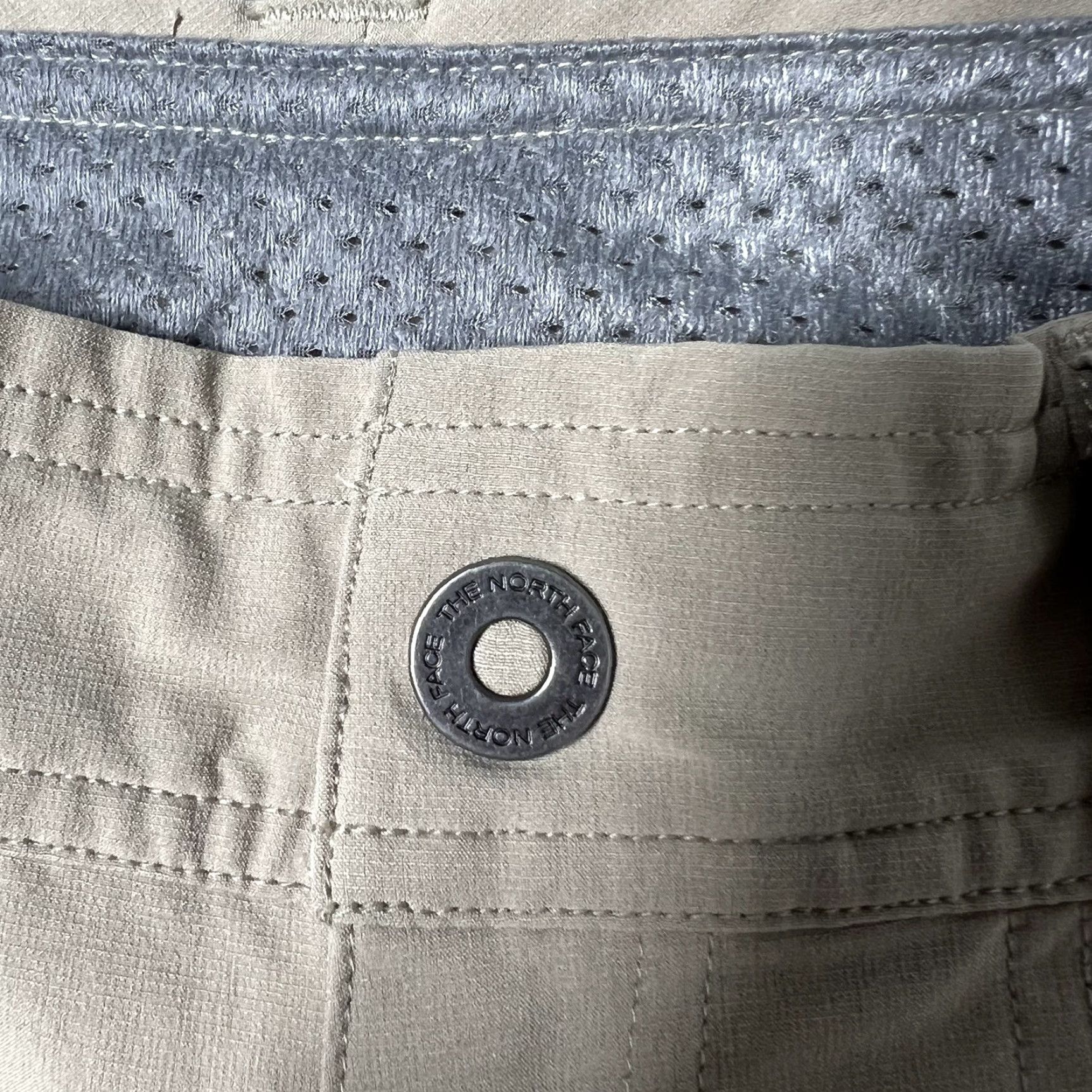The North Face The North Face Capri Pants Womens Size 6 32x20 Polyester Stretch Khaki Tan Hiking Capri Outdoor Regular Womens Size 28" / US 6 / IT 42 - 4 Thumbnail