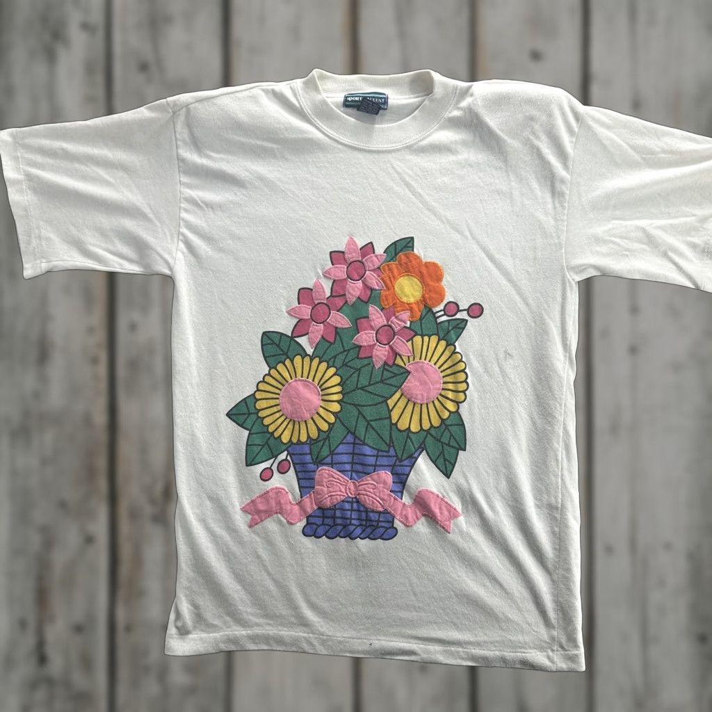 Vintage VINTAGE Sports Accent Shirt Womens Small White Floral Quilt Applique 90s Tee Shoulder Size S / US 4 / IT 40 - 1 Thumbnail