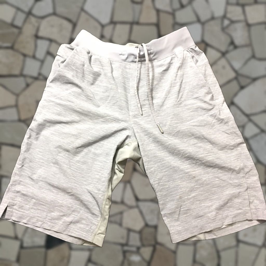 Lululemon VINTAGE Lululemon Men’s Heather Gray Drawstring Bermuda Shorts Adult S Gray Activewear Athletic Breaker Shorts Size US 29 - 1 Thumbnail