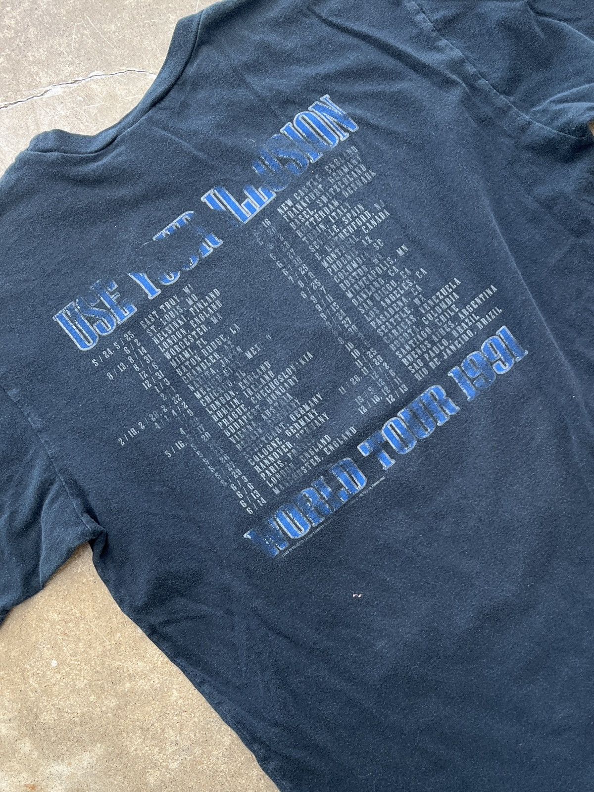 Band Tees × Vintage Vintage Guns N Roses Tour Date Tee Small Size US S / EU 44-46 / 1 - 4 Thumbnail
