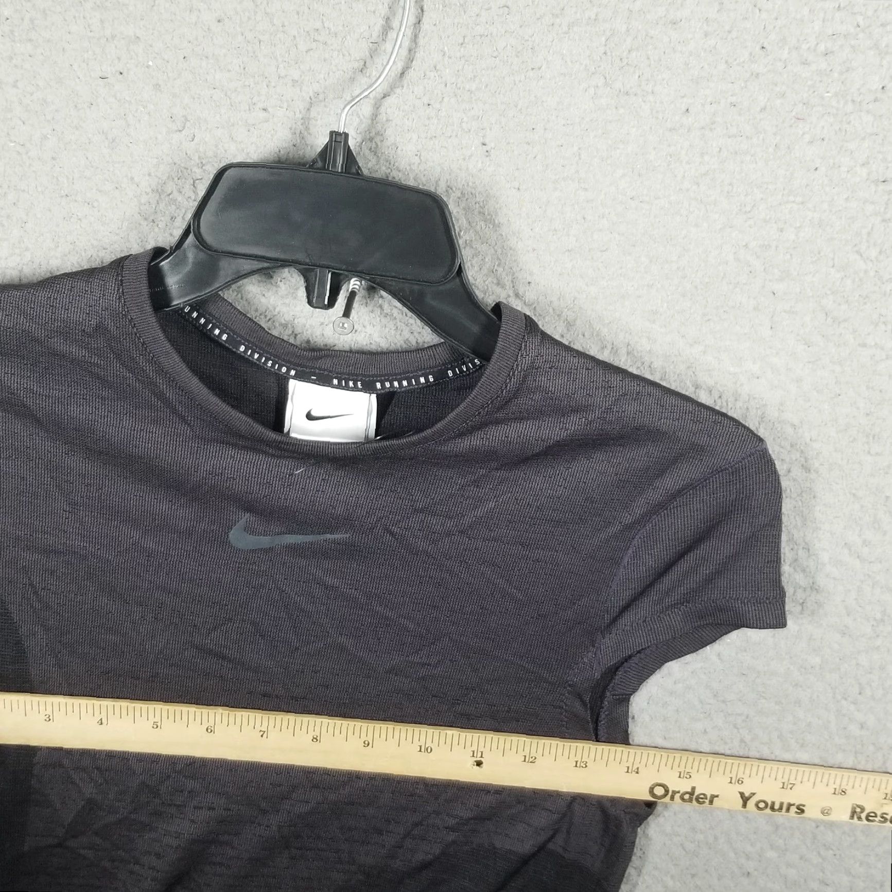 Nike Nike Running Division Shirt Womens S Gray Short Sleeve Crew Neck Lightweight Breathable Moisture Wicking Athletic T-Shirt DX0199-015 Size S / US 4 / IT 40 - 7 Thumbnail