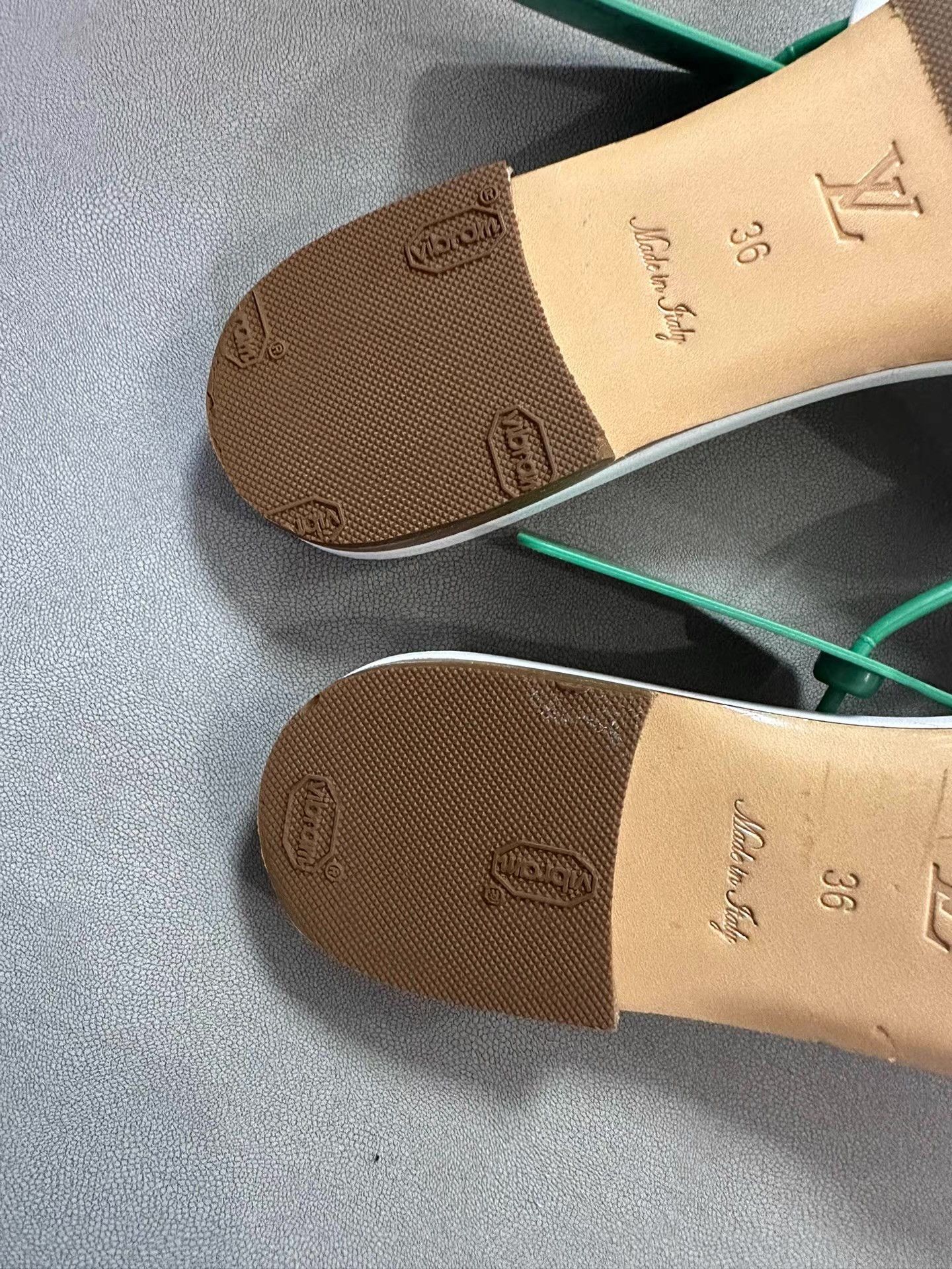 Louis Vuitton Louis Vuitton Revival Slide Ｑ20 Size US 6 / IT 36 - 6 Thumbnail