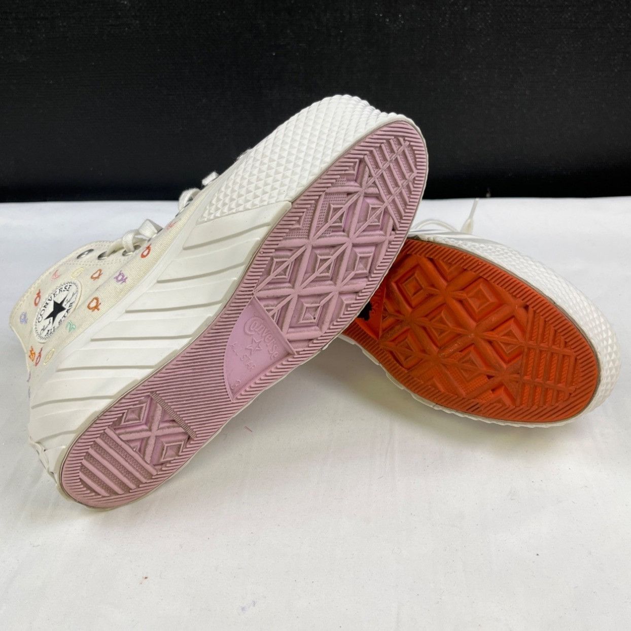 Converse Cuck Taylor Women's White Shoes/Sneakers Sz 5 SKU 4