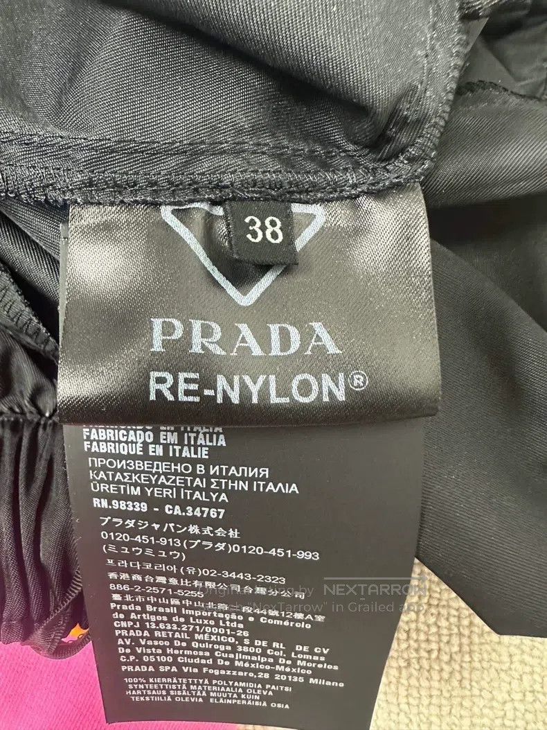 Prada Prada Metallic triangle logo shorts| Size 25" / US 0 / IT 36 - 5 Thumbnail
