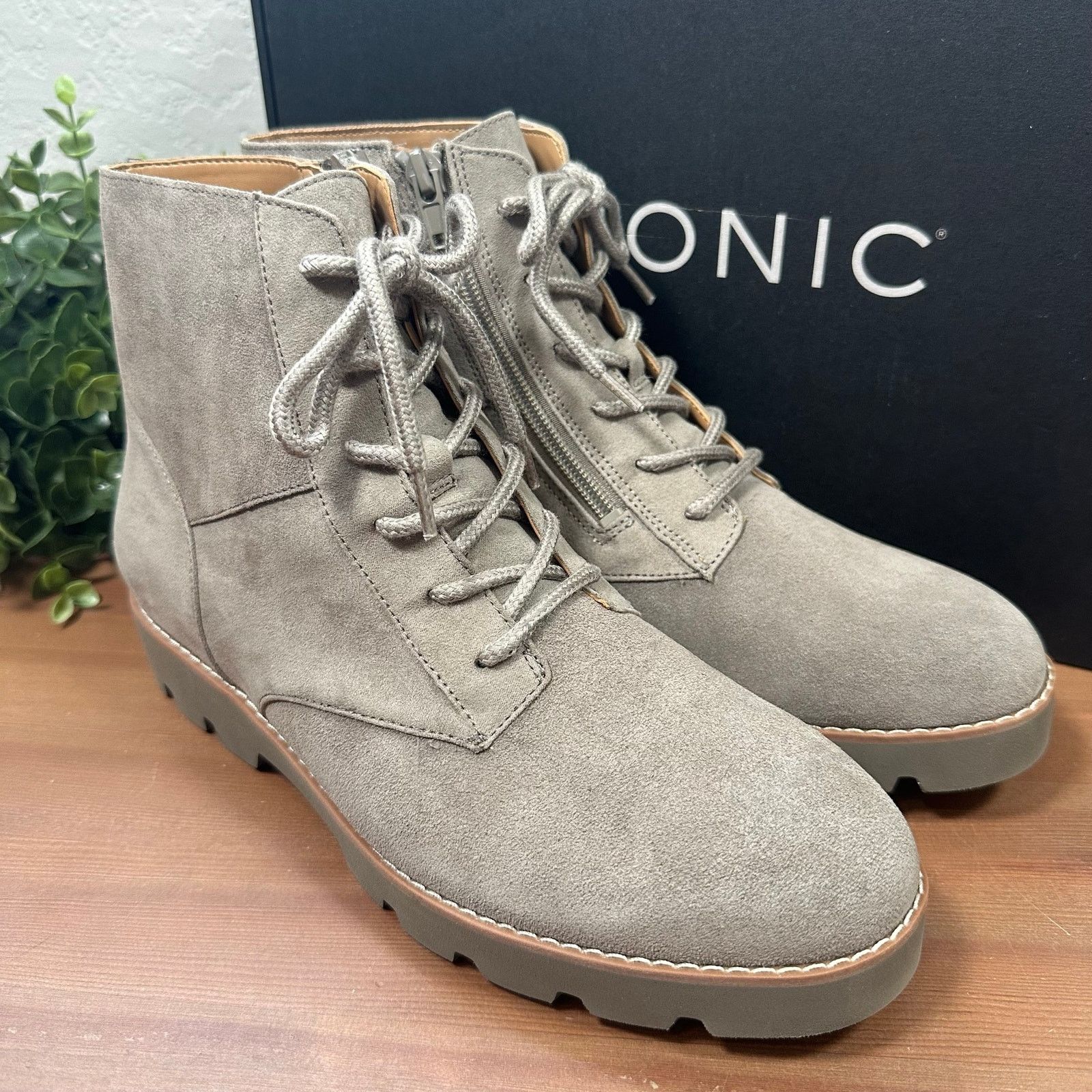 Vionic Vionic Larson Wide Water Repellent Suede Lace-Up Ankle Boots Size US 7.5 / IT 37.5 - 3 Thumbnail