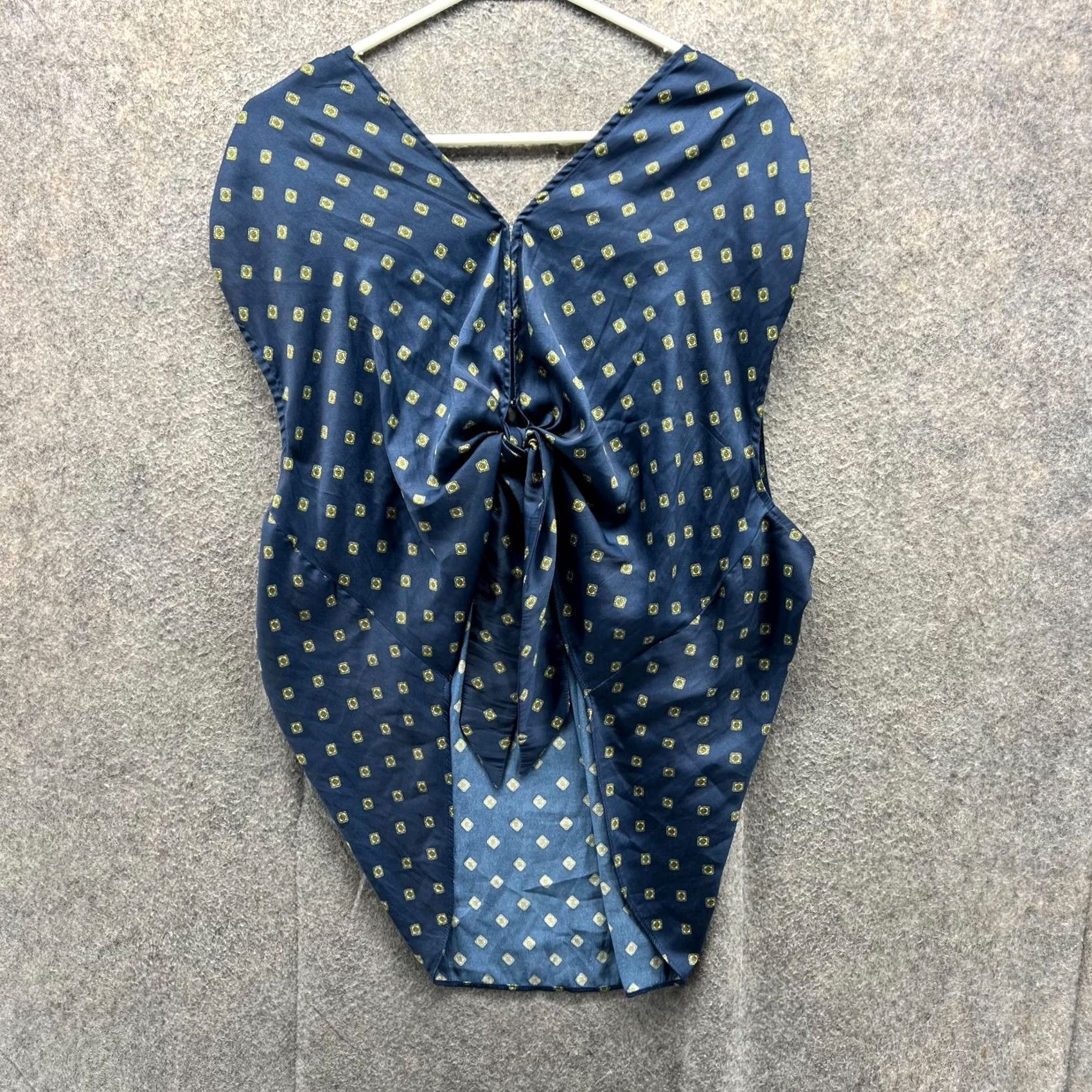 Free People Free People Shirt Women Large Blue Navy Silky Patterns Tie Sleeveless Blouse Top - Vintage Size L / US 10 / IT 46 - 2 Thumbnail
