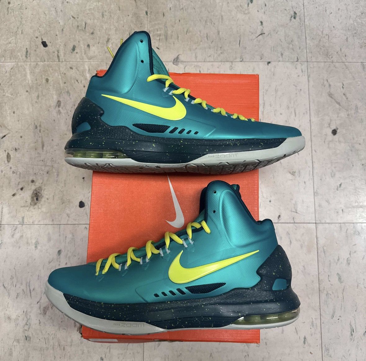 Nike KD 5 Hulk Size US 11 / EU 44 - 1 Thumbnail