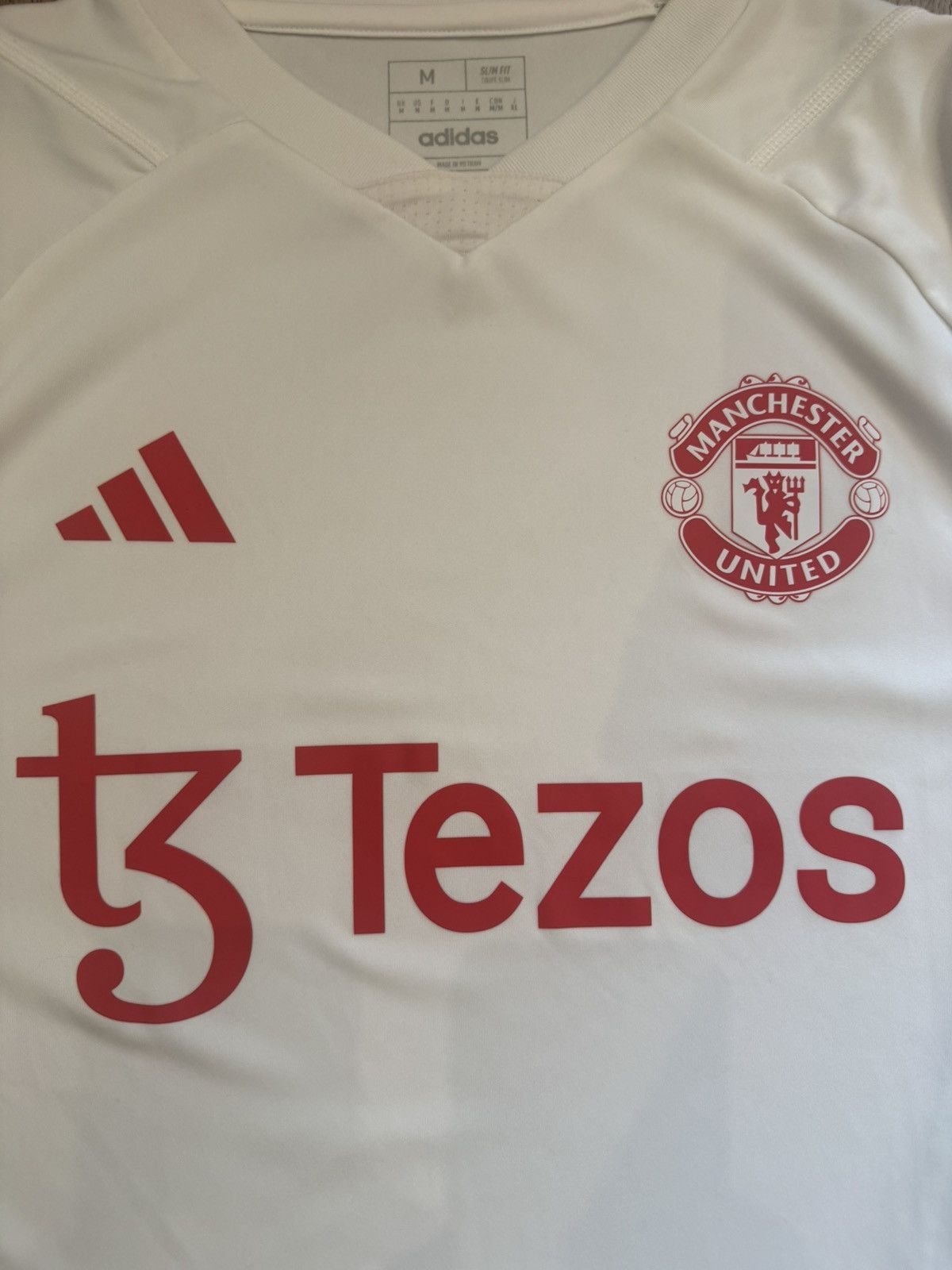 Adidas MANCHESTER UNITED 2023 TRAINING FOOTBALL JERSEY ADIDAS SIZ M Size US M / EU 48-50 / 2 - 7 Thumbnail