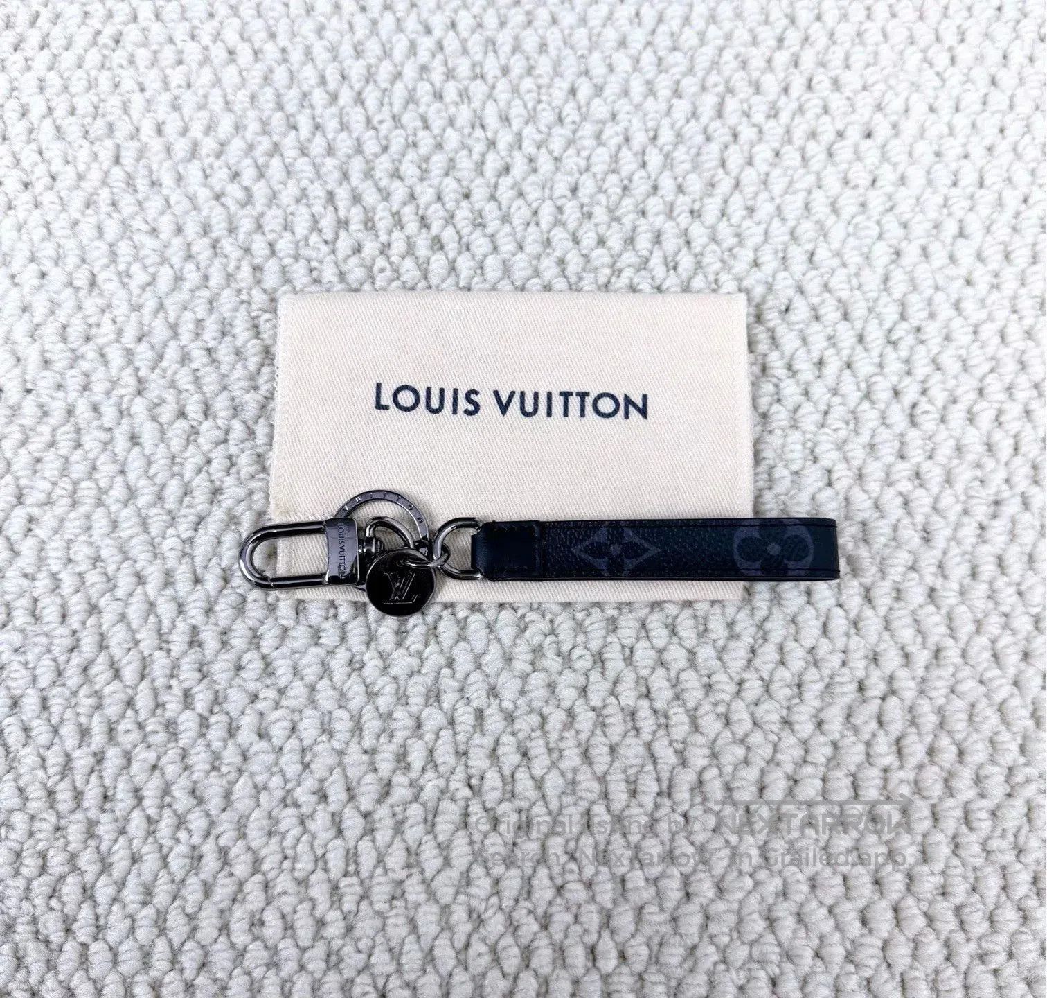 Louis Vuitton Louis Vuitton Monogram Keychain. Size ONE SIZE - 1 Thumbnail