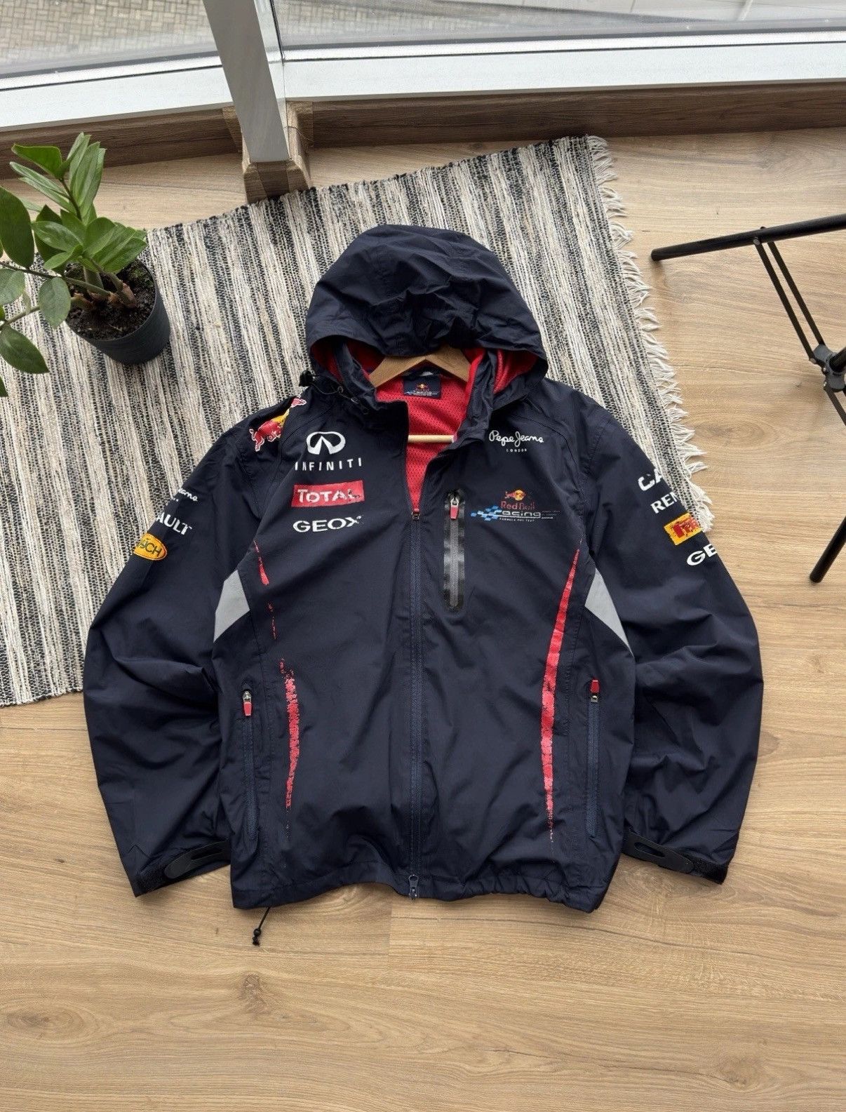 Red Bull Red Bull Infiniti Racing Windbreaker Distressed Jacket SizeS Size US S / EU 44-46 / 1 - 1 Thumbnail