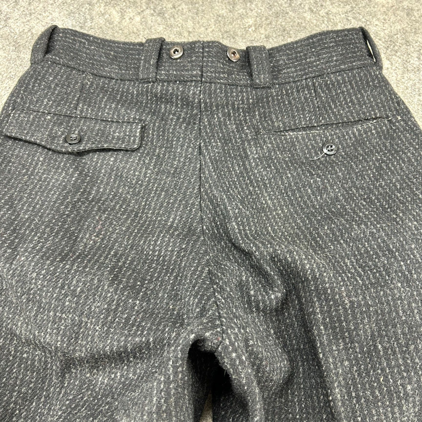 Vintage VINTAGE Woolrich Pants Mens 34x28 Black Wool Tweed Striped 80s 90s Chino Straight Front Pocket Regular 34in Size US 34 / EU 50 - 7 Thumbnail
