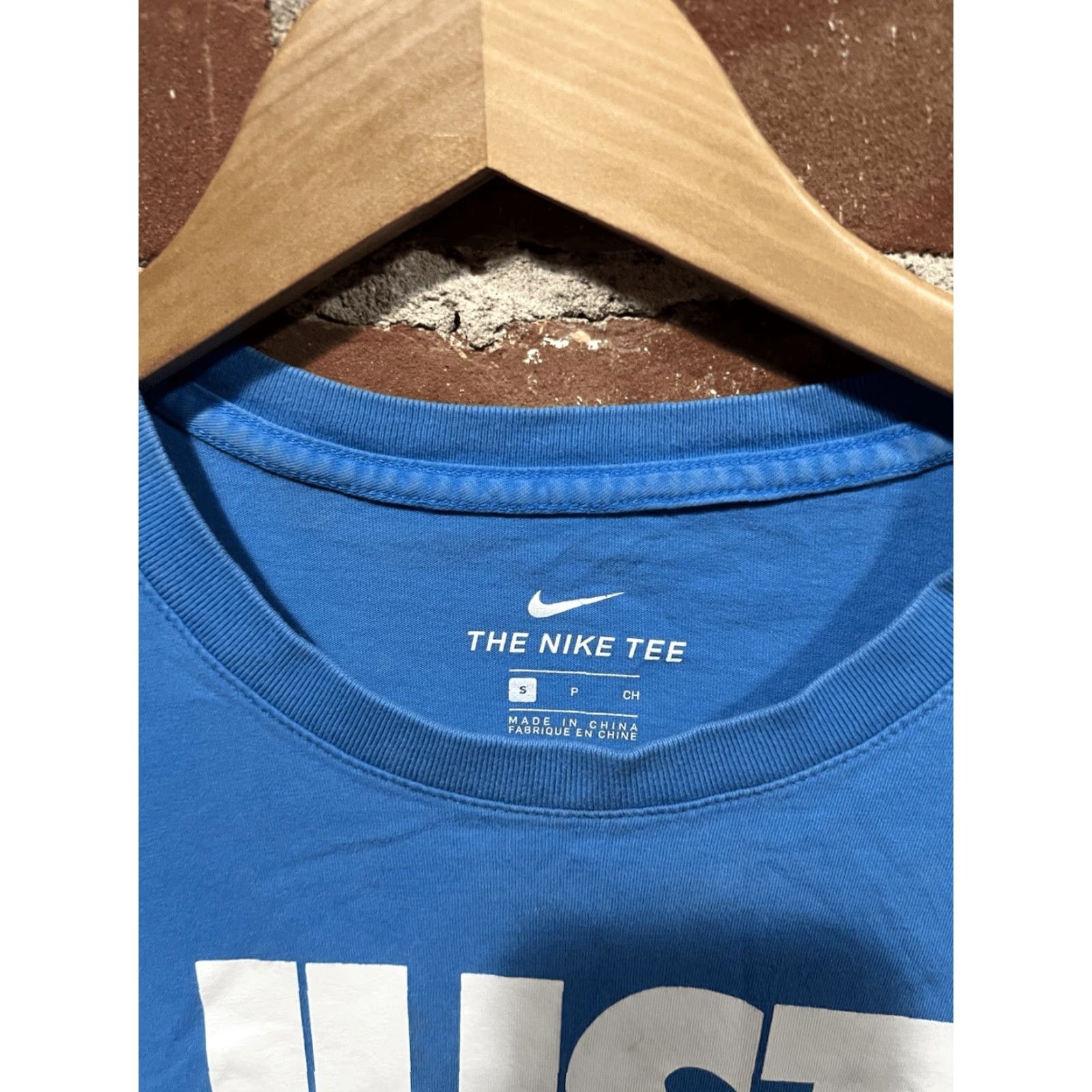 Nike Nike Mens Short Sleeve T-Shirt Size S Blue Graphic Tee Size US S / EU 44-46 / 1 - 3 Thumbnail