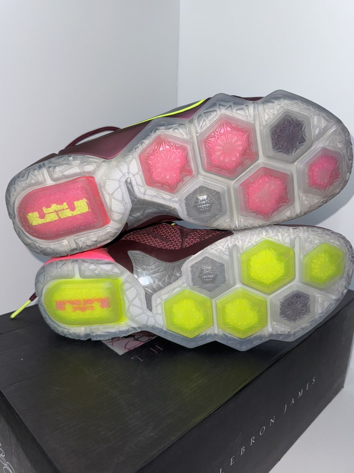 Nike Nike Lebron 12 Double Helix Size US 10.5 / EU 43-44 - 6 Thumbnail