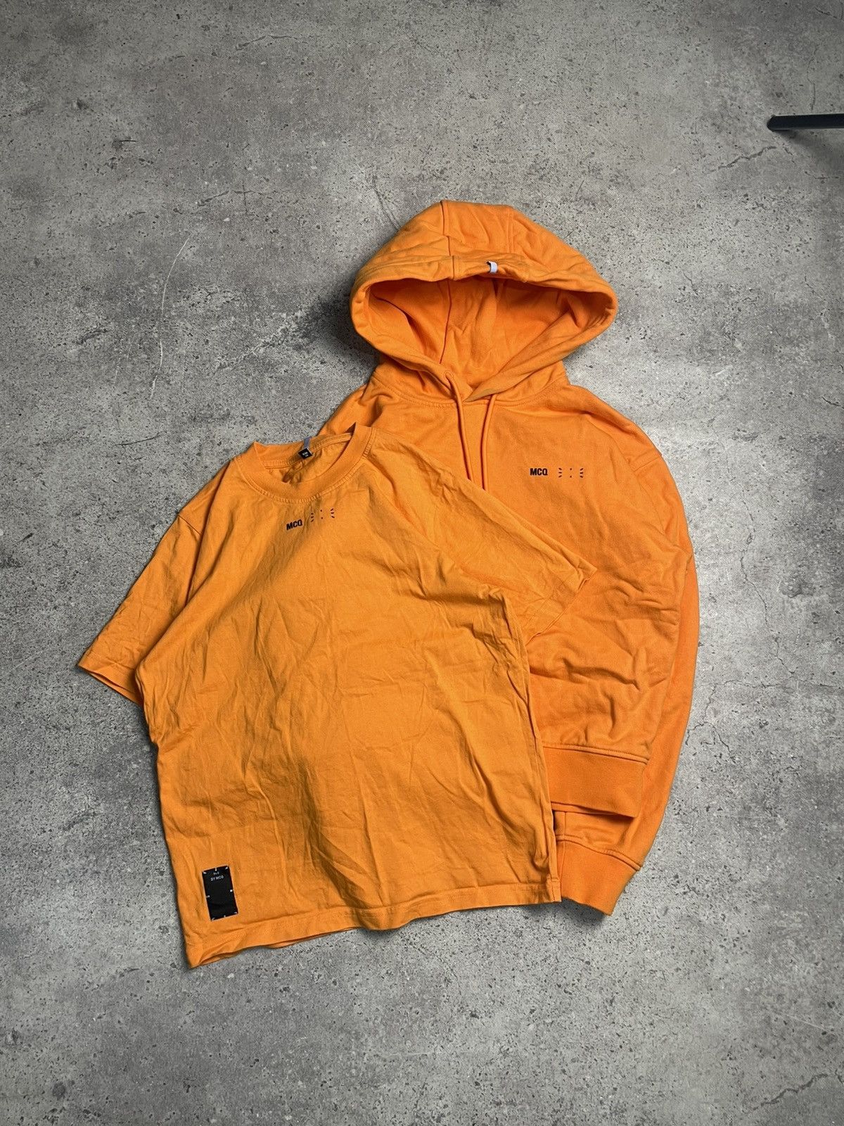 Alexander McQueen 2 pieces Mcq Alexander McQueen cropped hoodie and t shirt XS Size XS / US 0-2 / IT 36-38 - 1 Thumbnail