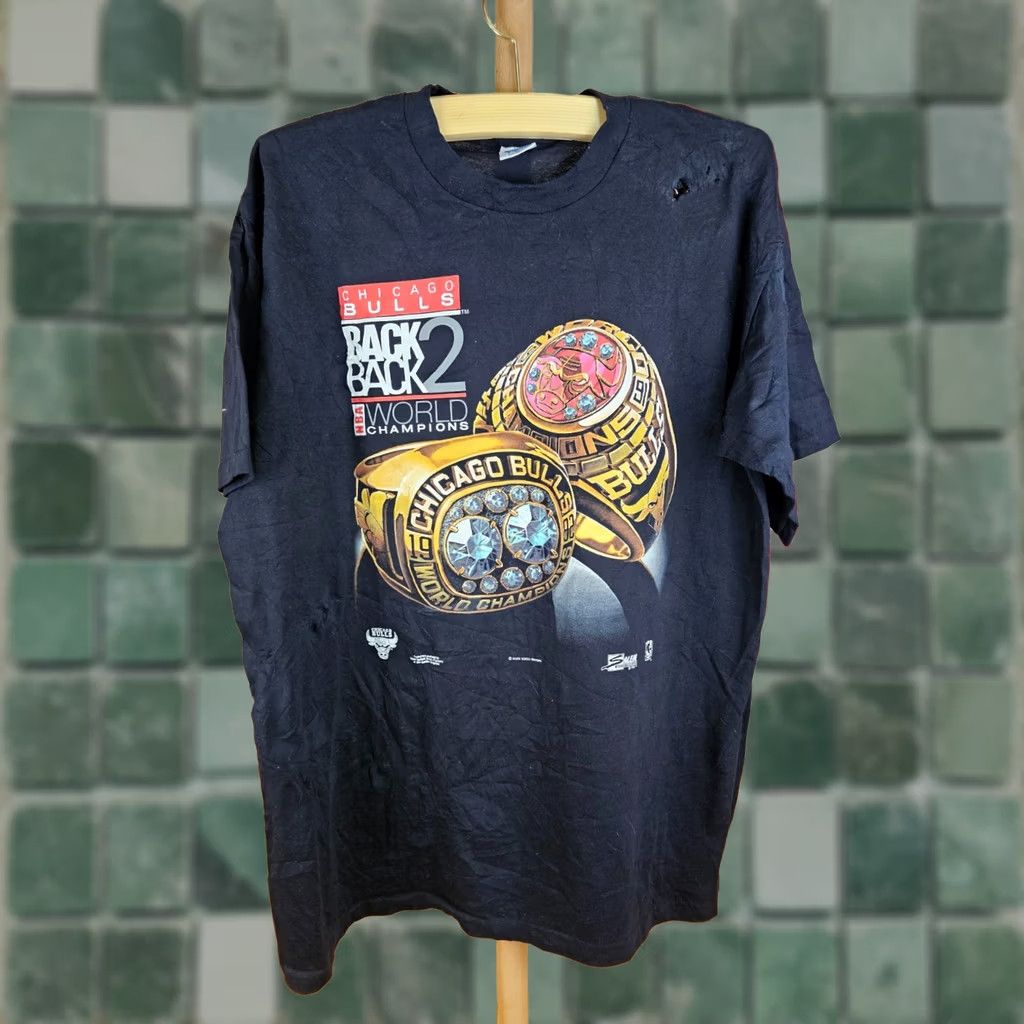 NBA VINTAGE 1991 CHICAGO BULLS BACK 2 BACK NBA WORLD SCHAMPION T-SHIRT XL Black T-Shirt Mens XL Size US XL / EU 56 / 4 - 1 Thumbnail