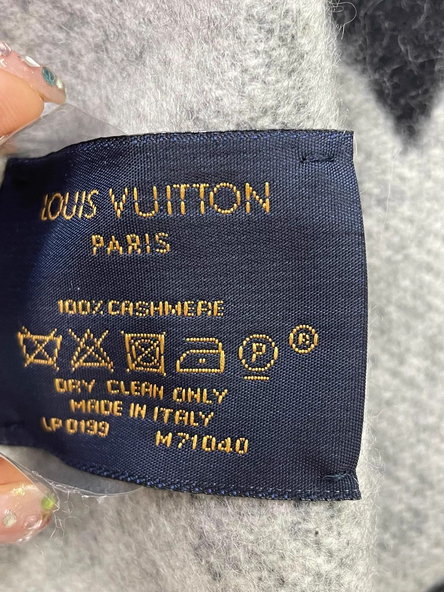 Louis Vuitton LV Black & Gray Color Blocked Monogram Wool Scarf Size ONE SIZE - 5 Thumbnail