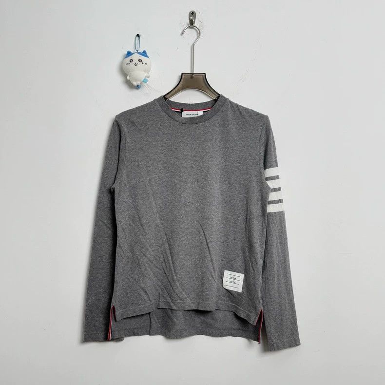 Thom Browne Thom browne Gray four-striped long sleeves 2503-Nextarrow Size US XS / EU 42 / 0 - 1 Thumbnail
