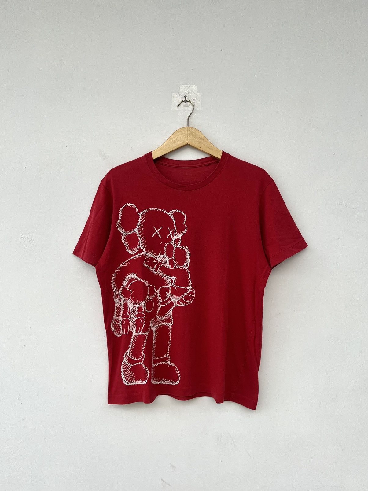 Kaws × Uniqlo 2016 Uniqlo x Kaws Japan Market Size US M / EU 48-50 / 2 - 2 Thumbnail