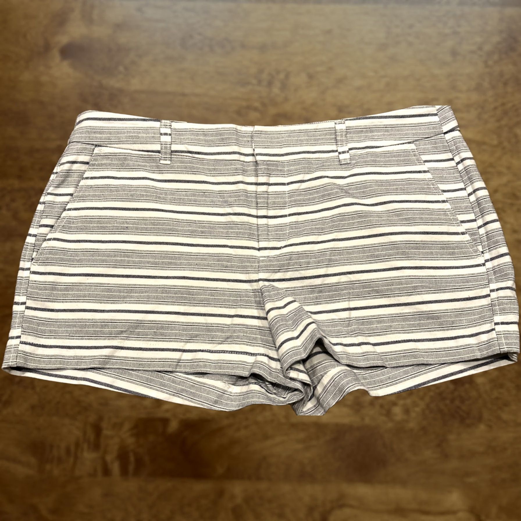 Gap Gap Khakis Women’s Size 12 Cotton Shorts Blue White NWT Knit Chino Pockets Casual Regular Front Flat 3” Inseam 12” Vintage No B19 Size 34" / US 12 / IT 48 - 1 Thumbnail