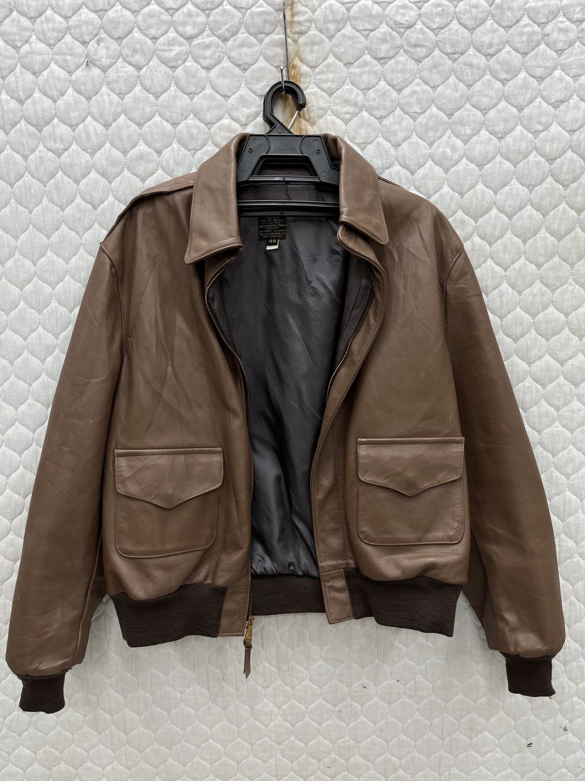 Willis & Geiger VTG WILLIS GEIGER US AIR FORCE A2 LEATHER JACKET Size US M / EU 48-50 / 2 - 3 Thumbnail