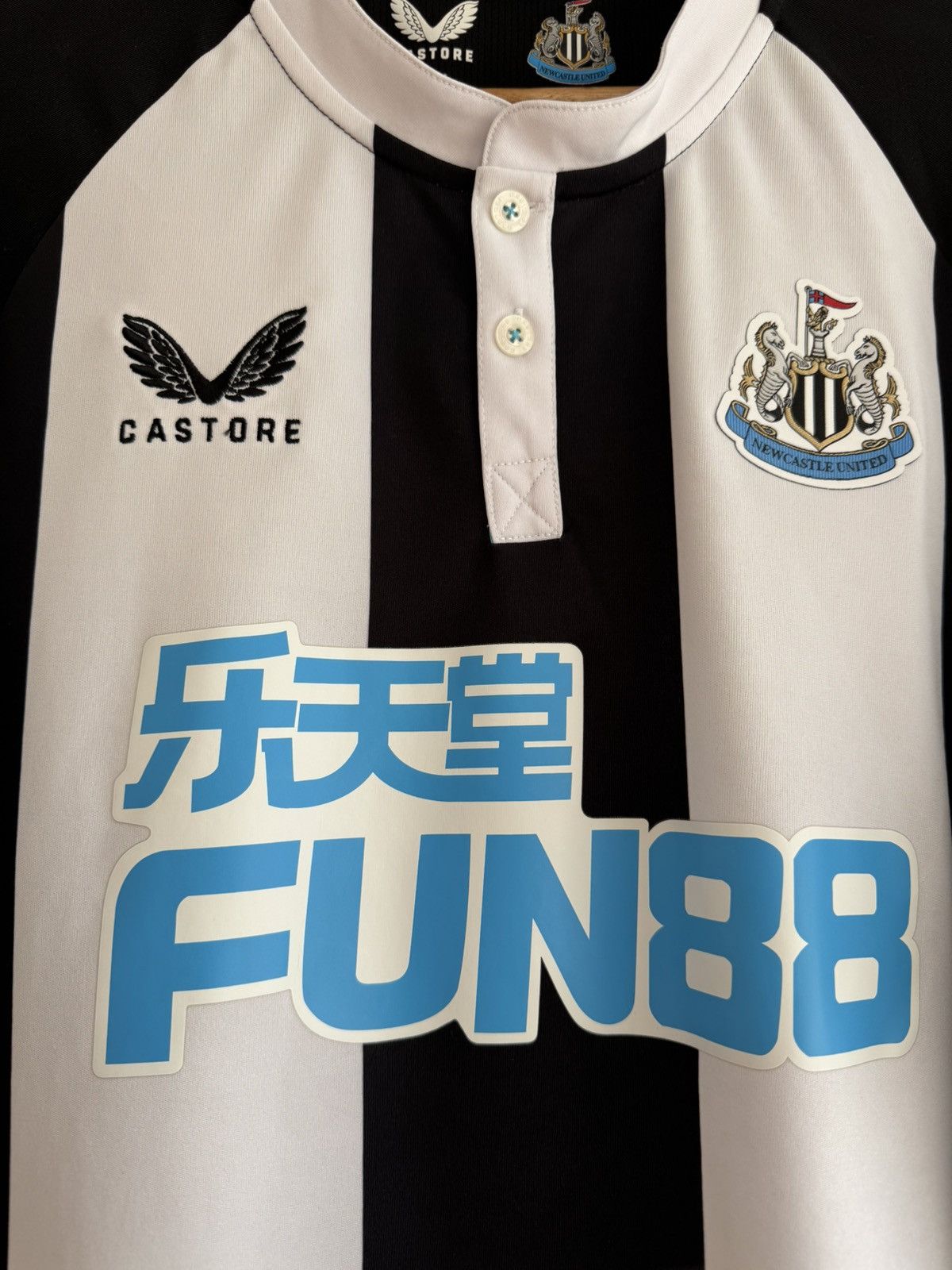 Other Newcastle United 2021-2022 Home Soccer Jersey Football Kit Size US XXL / EU 58 / 5 - 6 Thumbnail