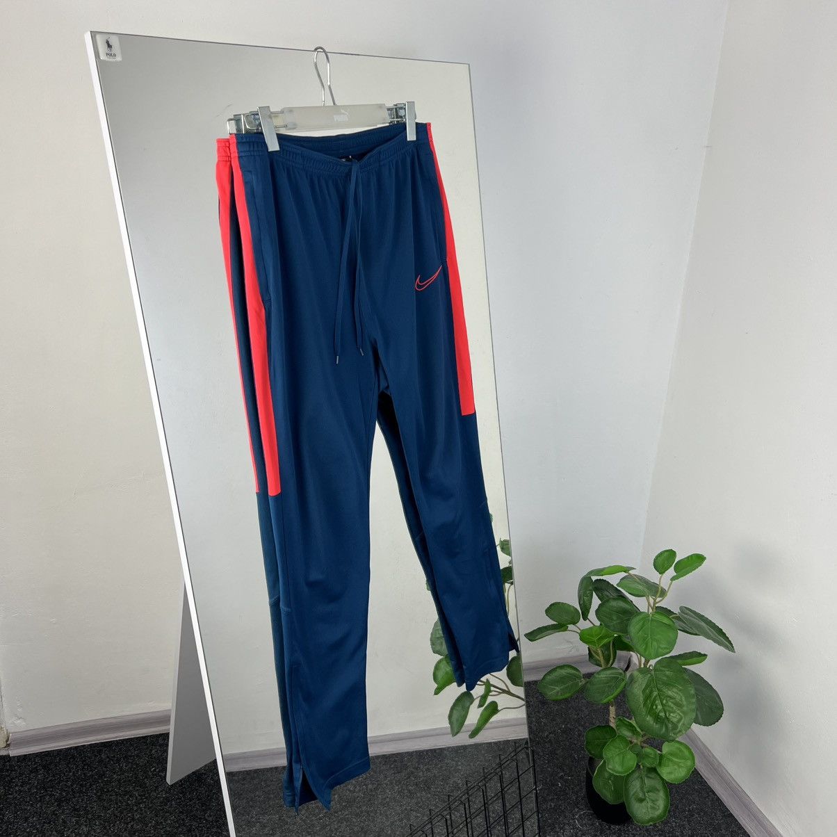 Nike Vintage Nike Dry Fit Swoosh Track Suit Streetwear Style Size US L / EU 52-54 / 3 - 4 Thumbnail