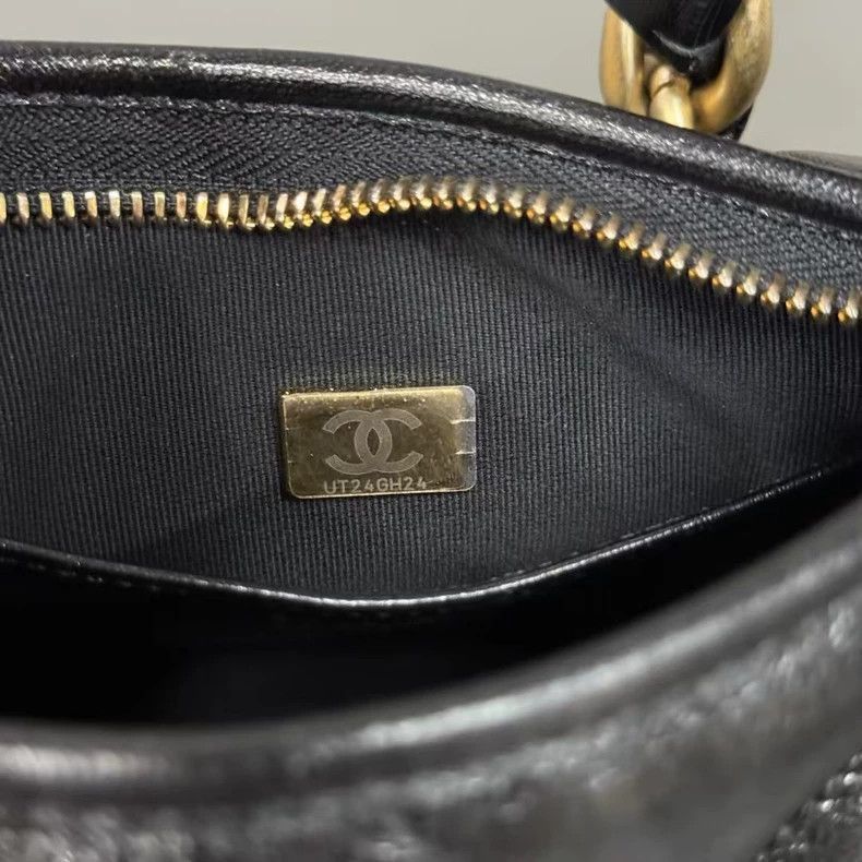 Chanel Chanel Hobo Bag with Gold Hardware Size ONE SIZE - 8 Thumbnail