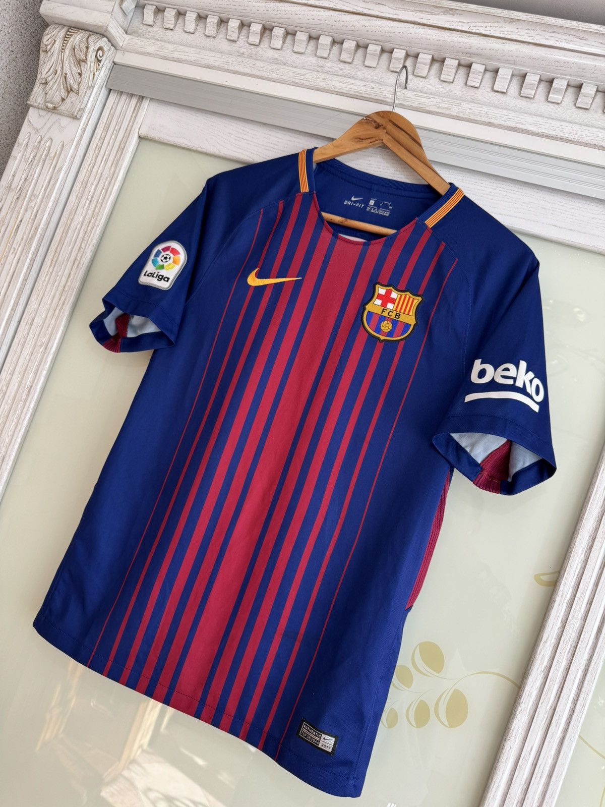 Nike Barcelona 2017-2018 Home Soccer Jersey Football Kit Shirt Size US S / EU 44-46 / 1 - 3 Thumbnail