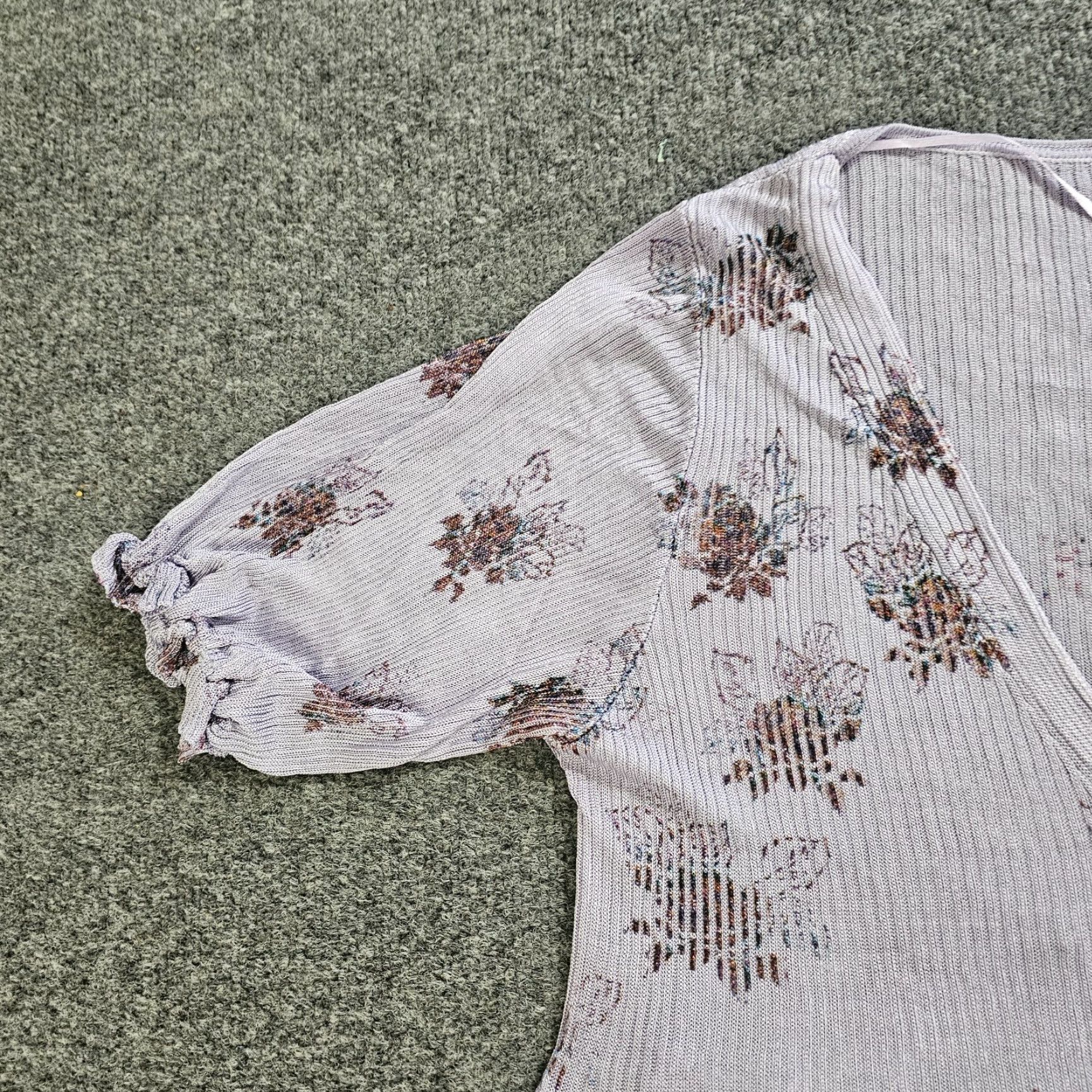 Free People Free People Top Shirt Womens Small Purple Floral Short Sleeve Stretch Peasant Blouse V-Neck Knit Bohemian Colorful 90s Theme Womens Size S / US 4 / IT 40 - 4 Thumbnail