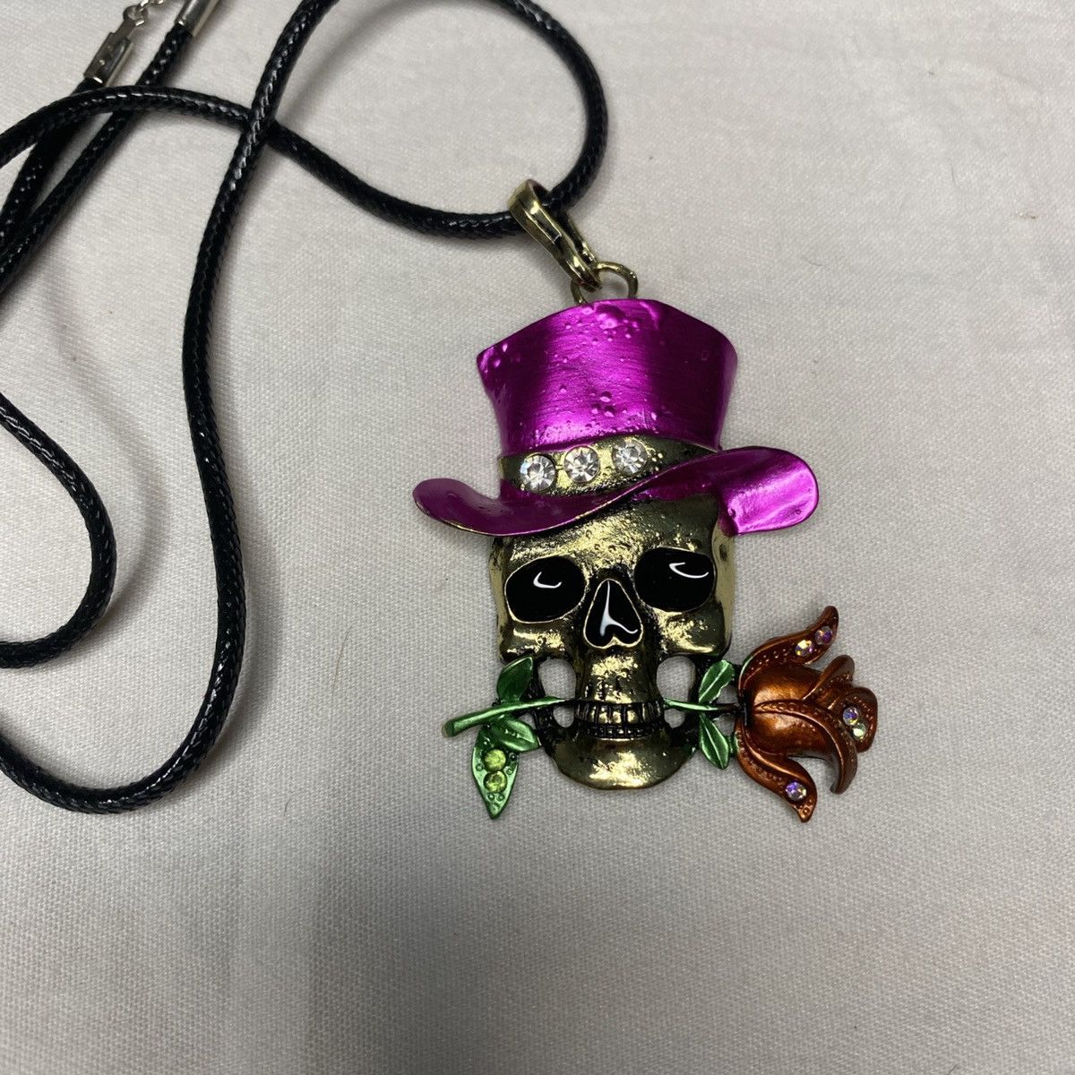 Other Skull Necklace Pink Top Hat Rose Pendant Gothic Halloween Size ONE SIZE - 2 Thumbnail